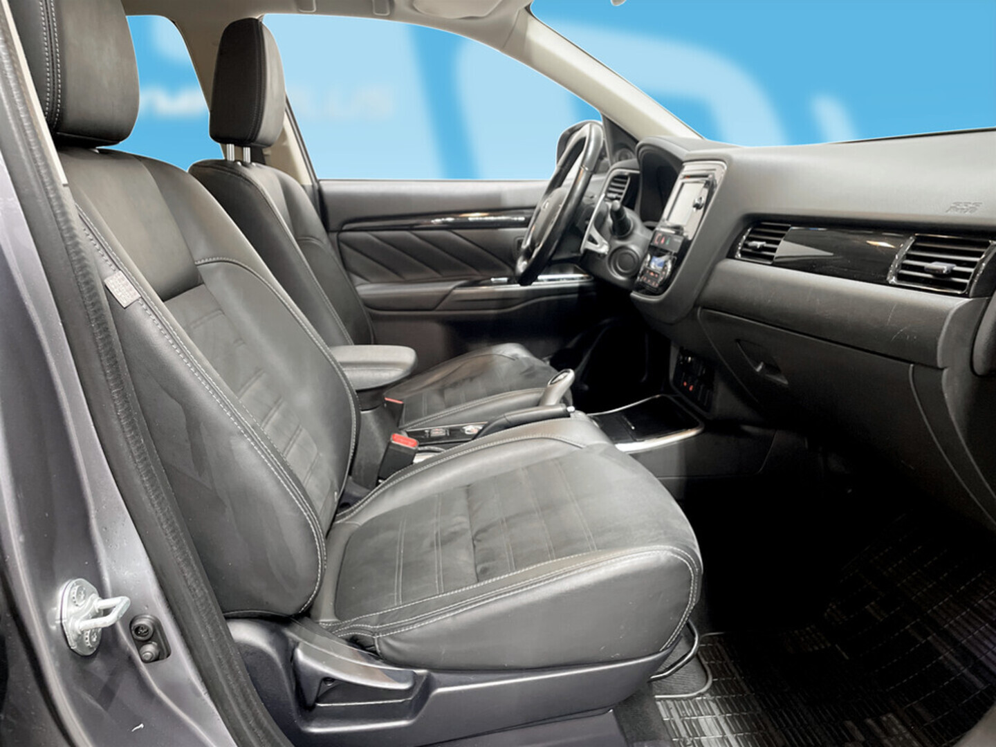 MITSUBISHI Outlander PHEV 2016