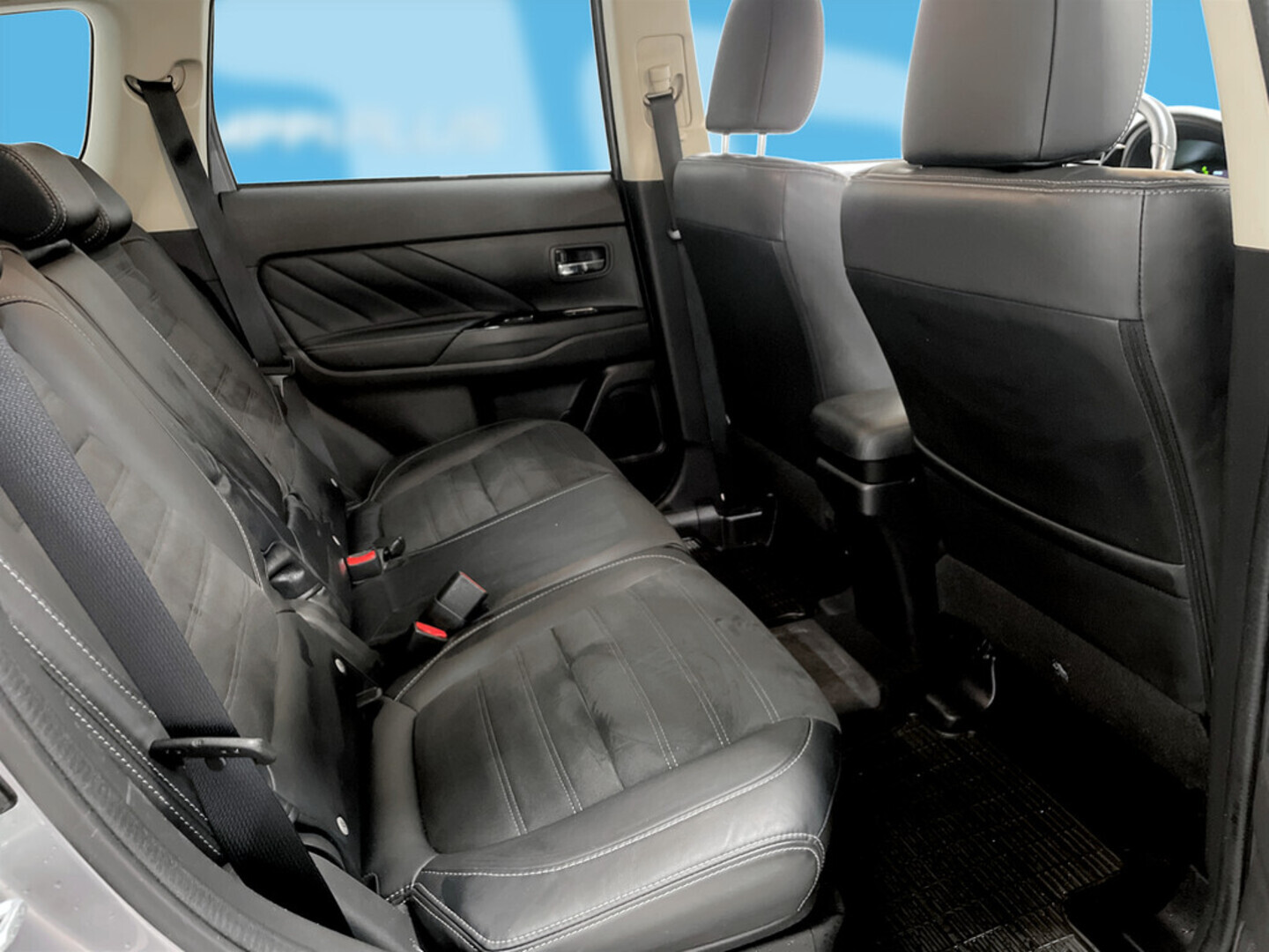 MITSUBISHI Outlander PHEV 2016