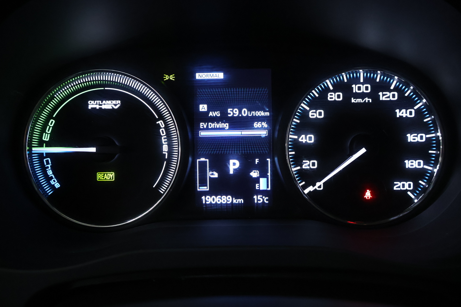 MITSUBISHI Outlander PHEV 2016