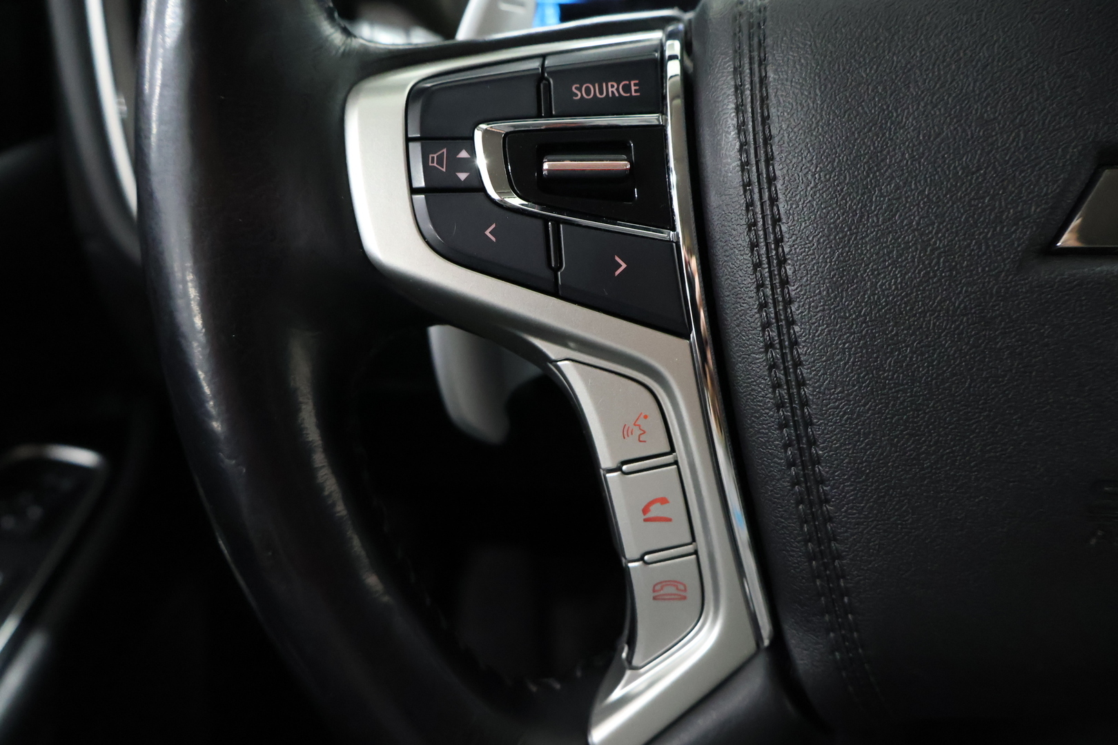 MITSUBISHI Outlander PHEV 2016