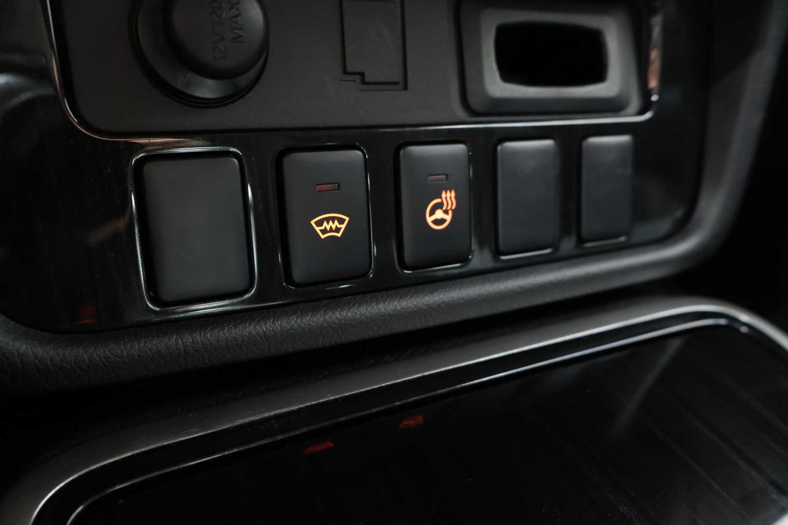 MITSUBISHI Outlander PHEV 2016