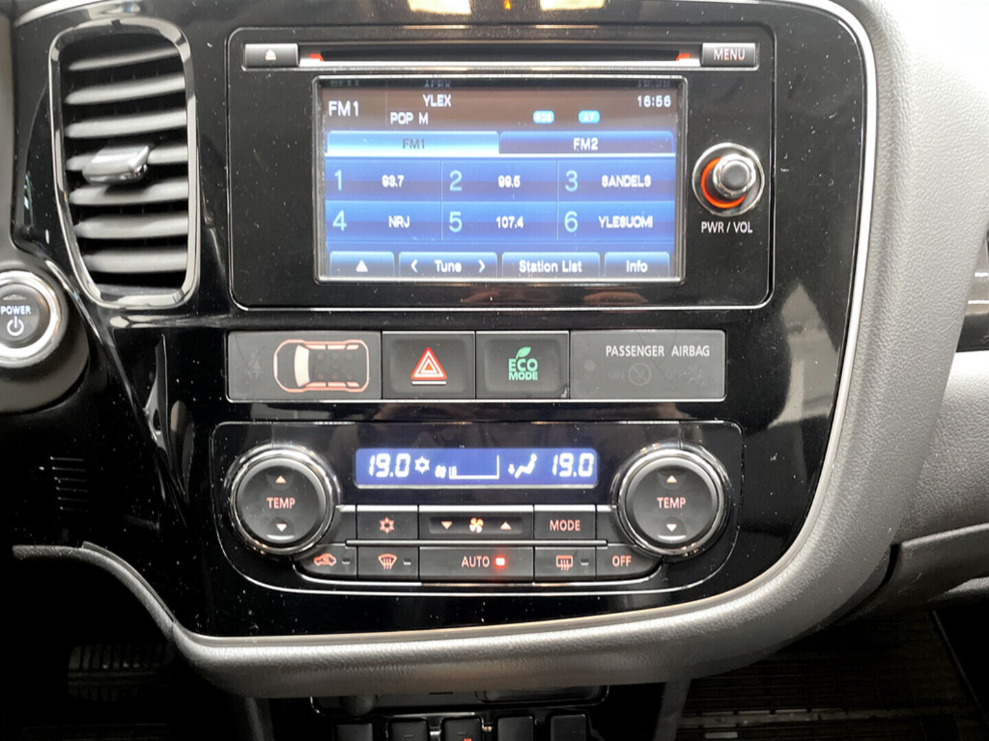 MITSUBISHI Outlander PHEV 2016