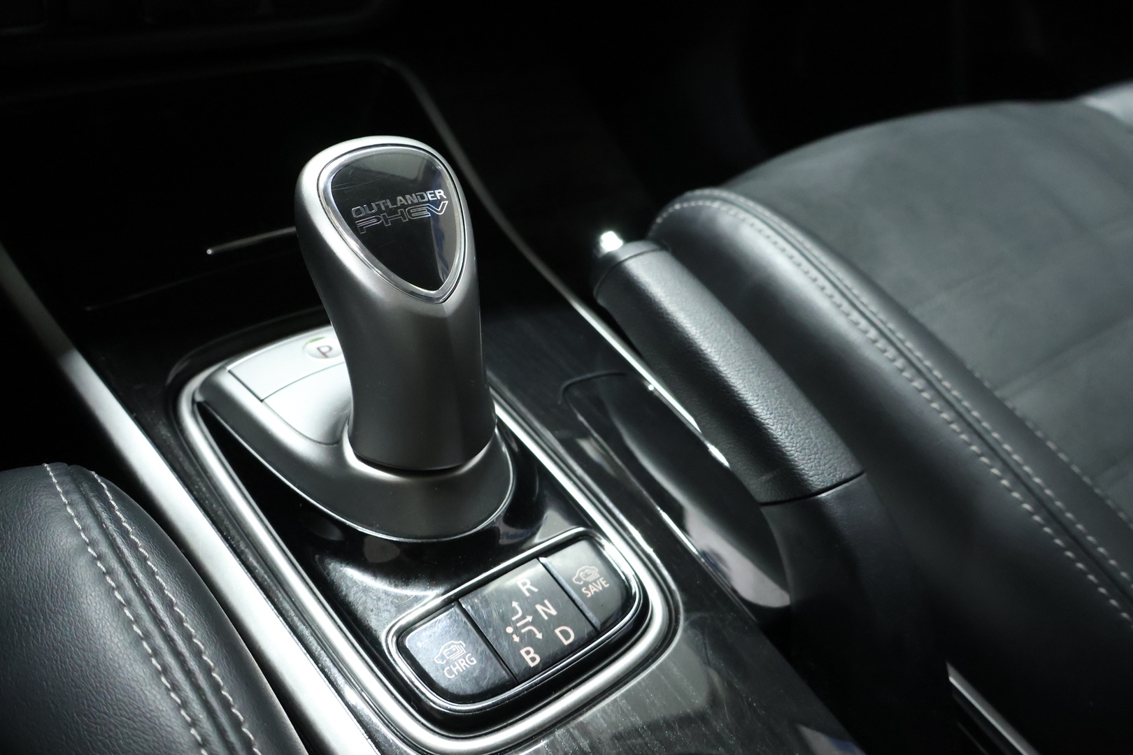 MITSUBISHI Outlander PHEV 2016