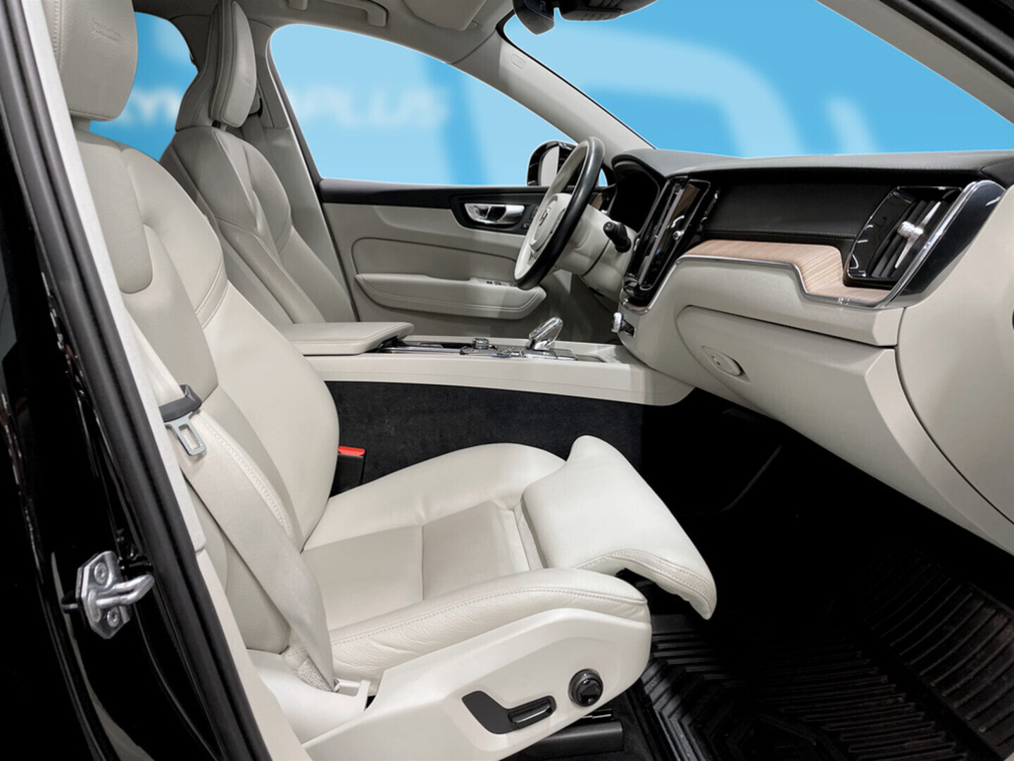VOLVO XC60 2020