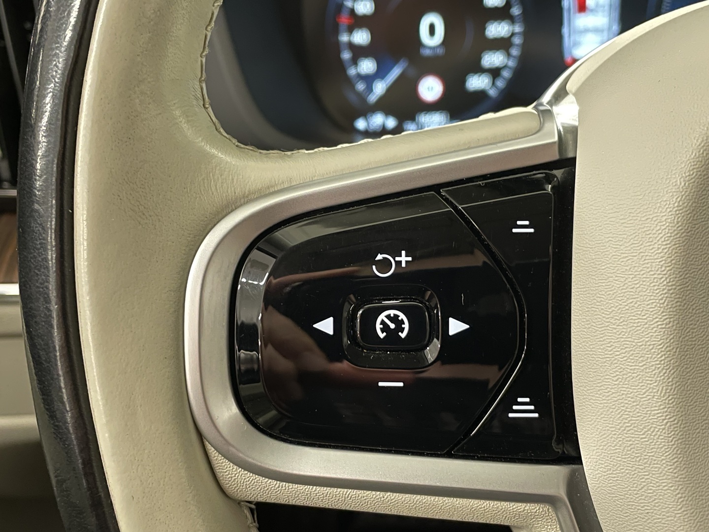 VOLVO XC60 2020
