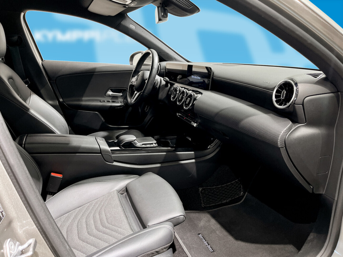 MERCEDES-BENZ A 2020