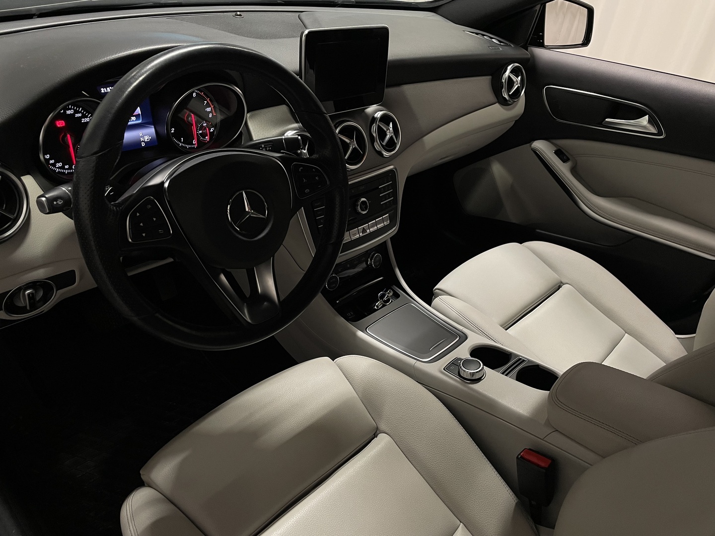 MERCEDES-BENZ GLA 2018