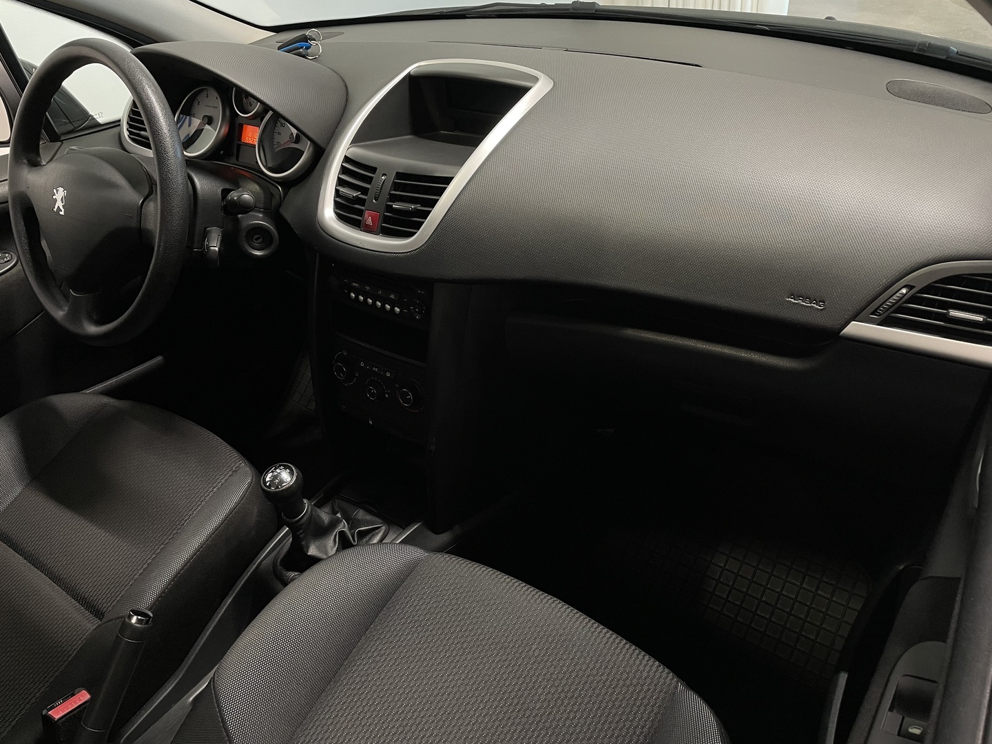 PEUGEOT 207 2011