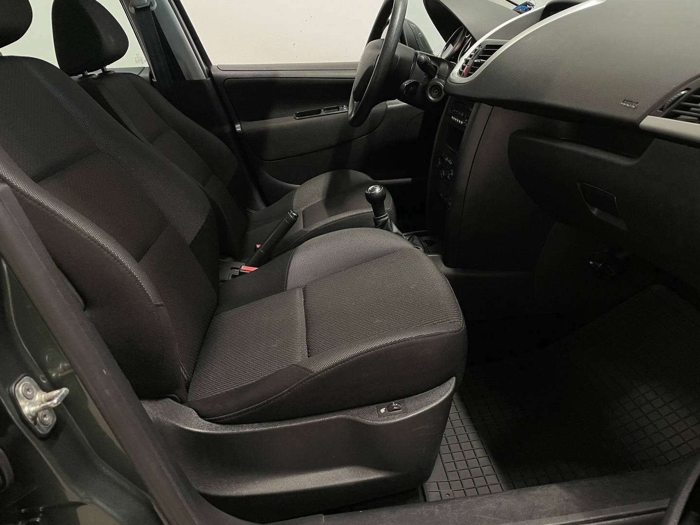 PEUGEOT 207 2011