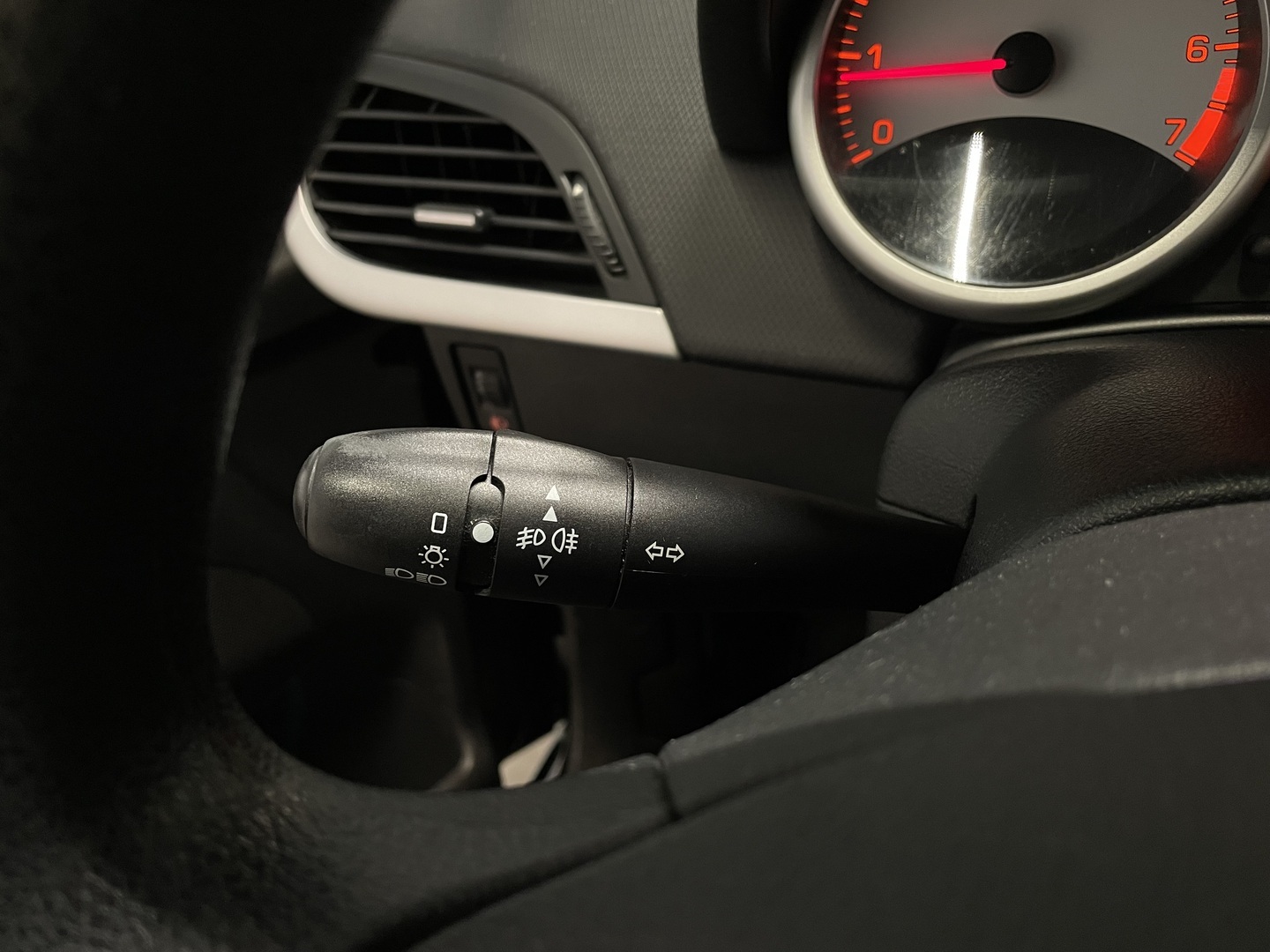 PEUGEOT 207 2011