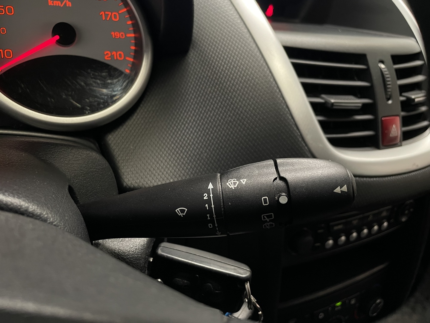 PEUGEOT 207 2011