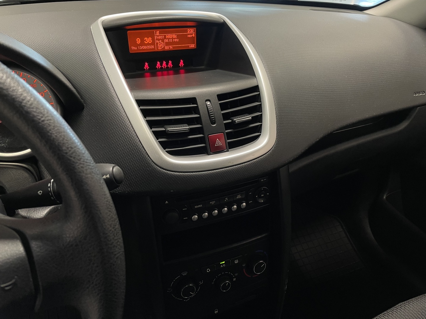 PEUGEOT 207 2011