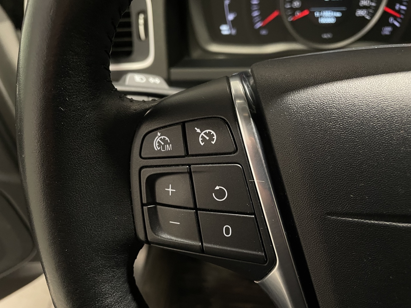 VOLVO V60 Cross Country 2016