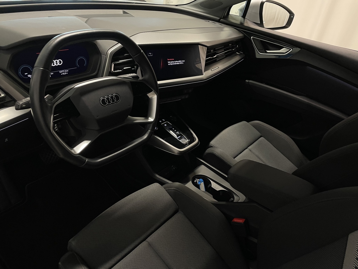 AUDI Q4 e-tron 2022