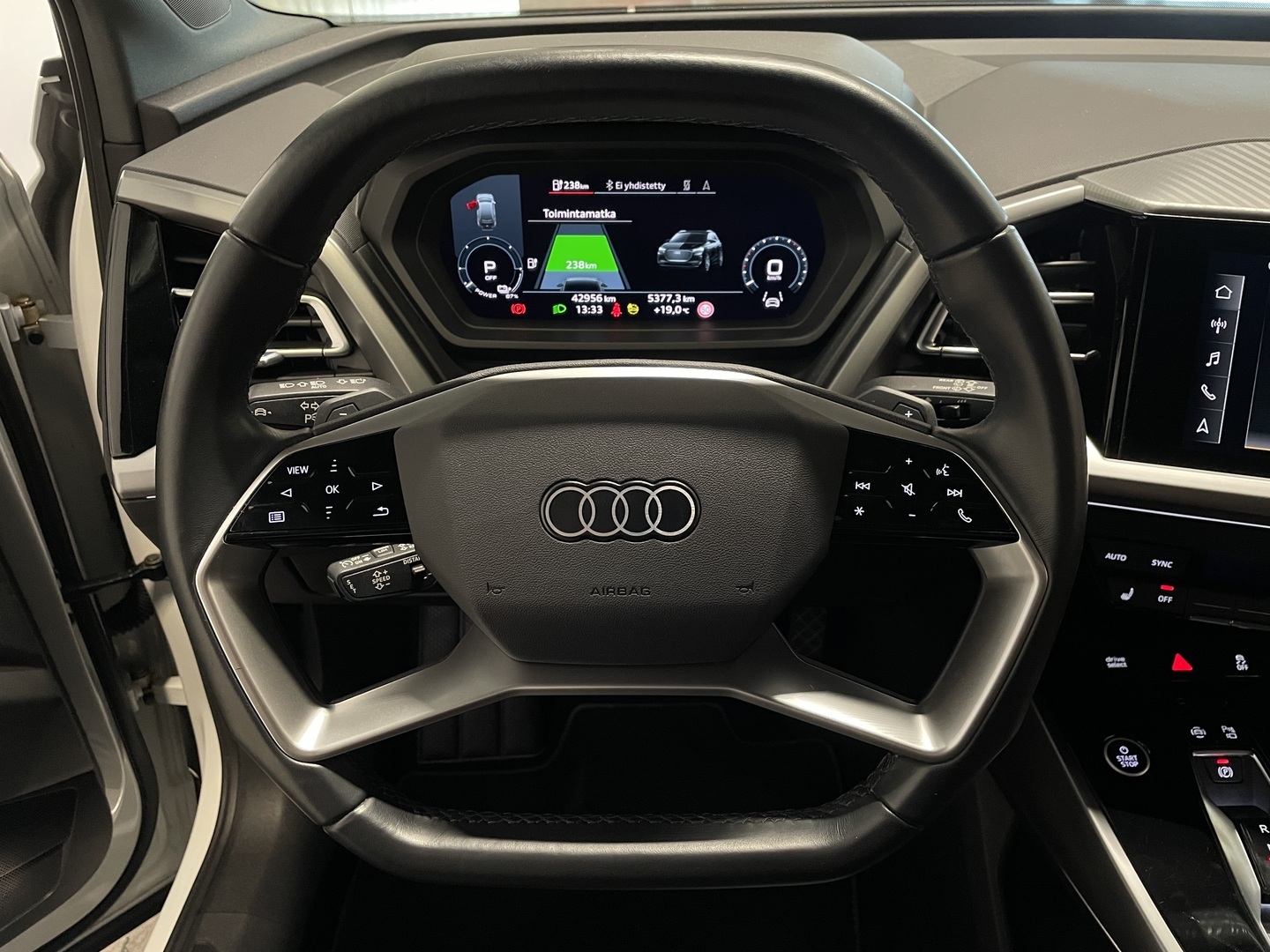 AUDI Q4 e-tron 2022