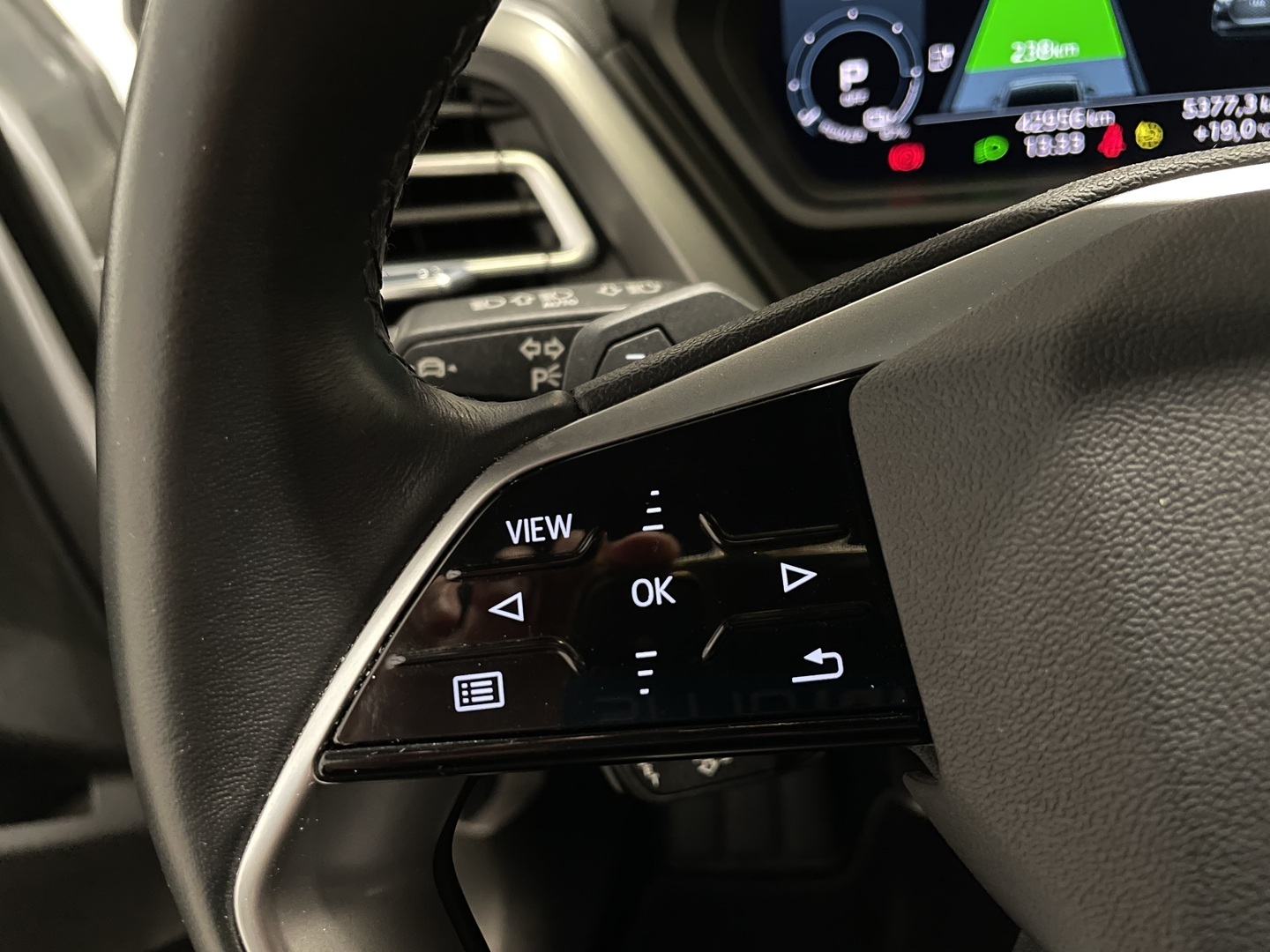 AUDI Q4 e-tron 2022