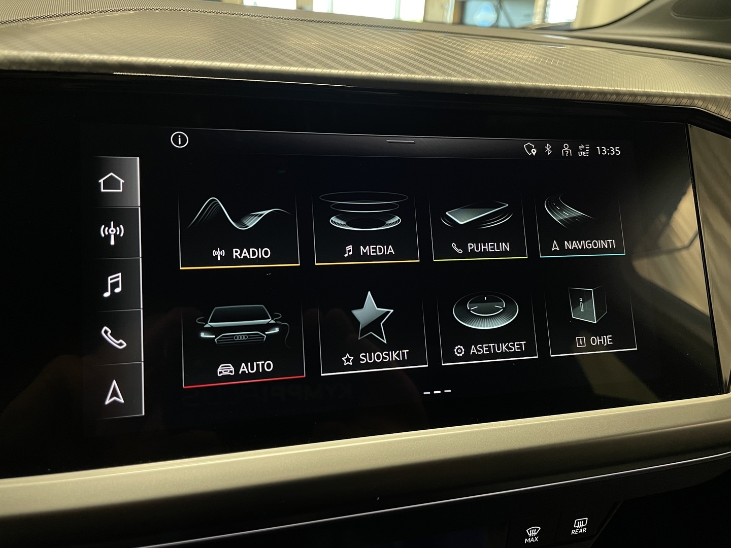AUDI Q4 e-tron 2022