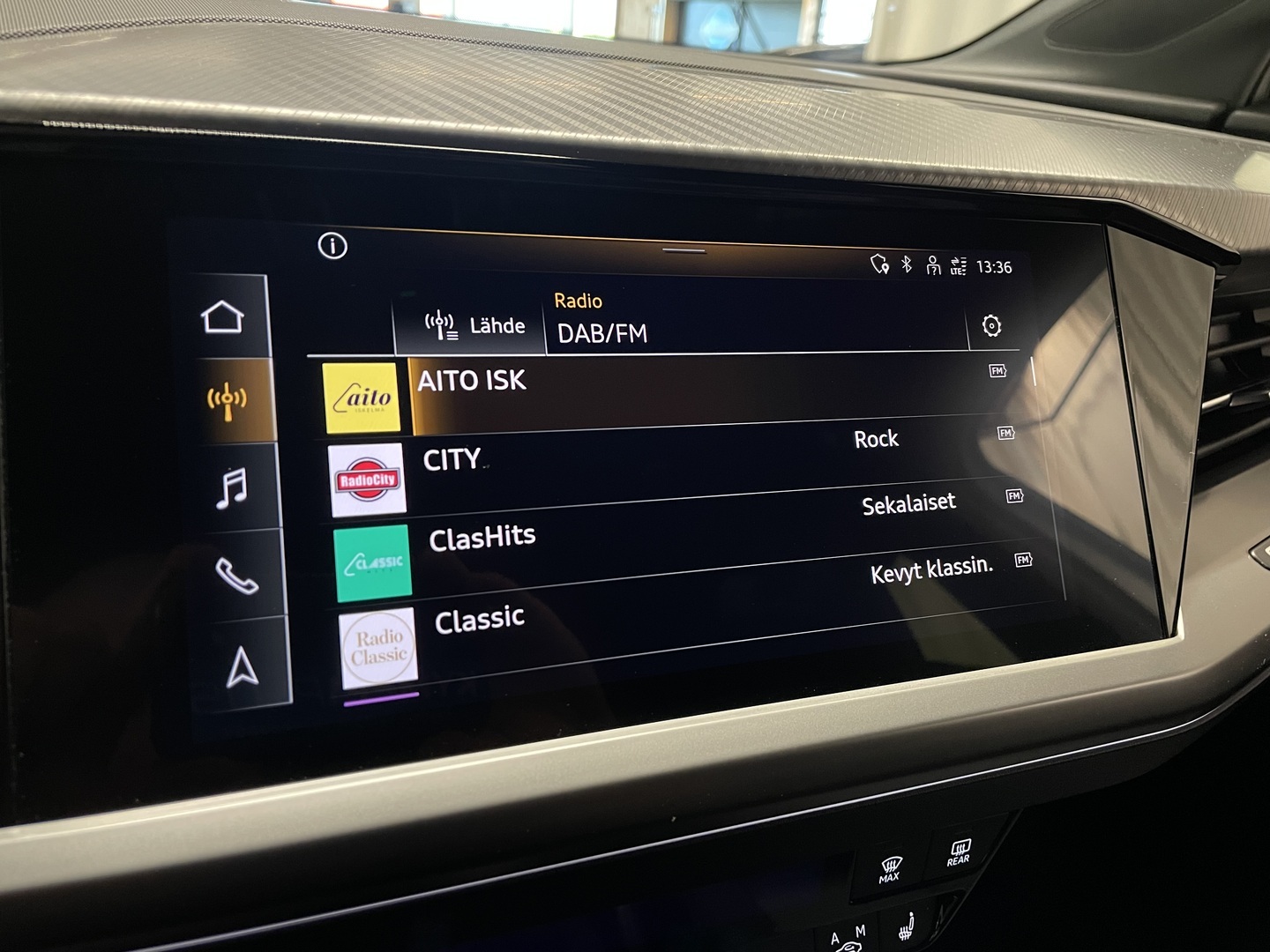 AUDI Q4 e-tron 2022