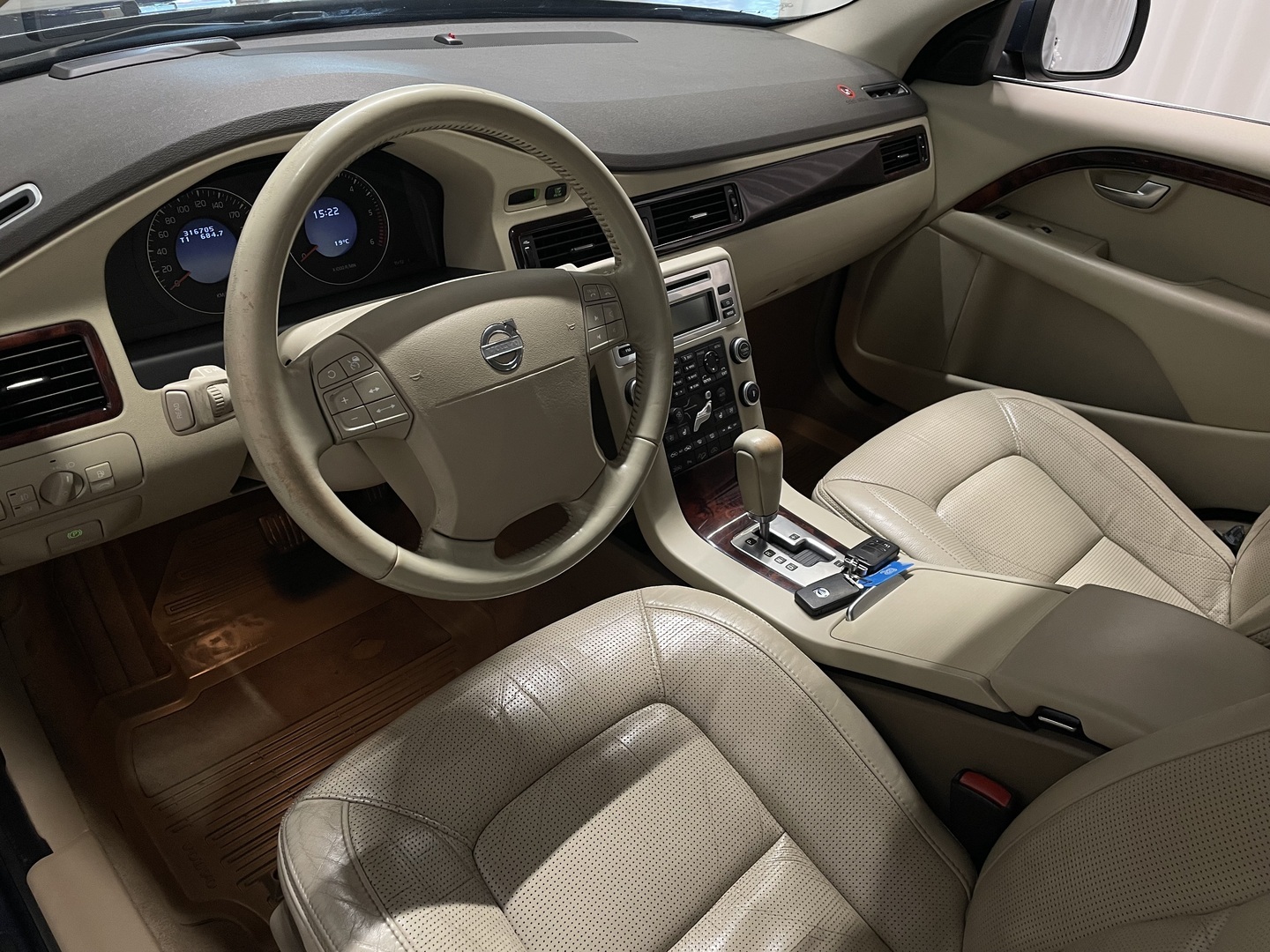 VOLVO XC70 2008