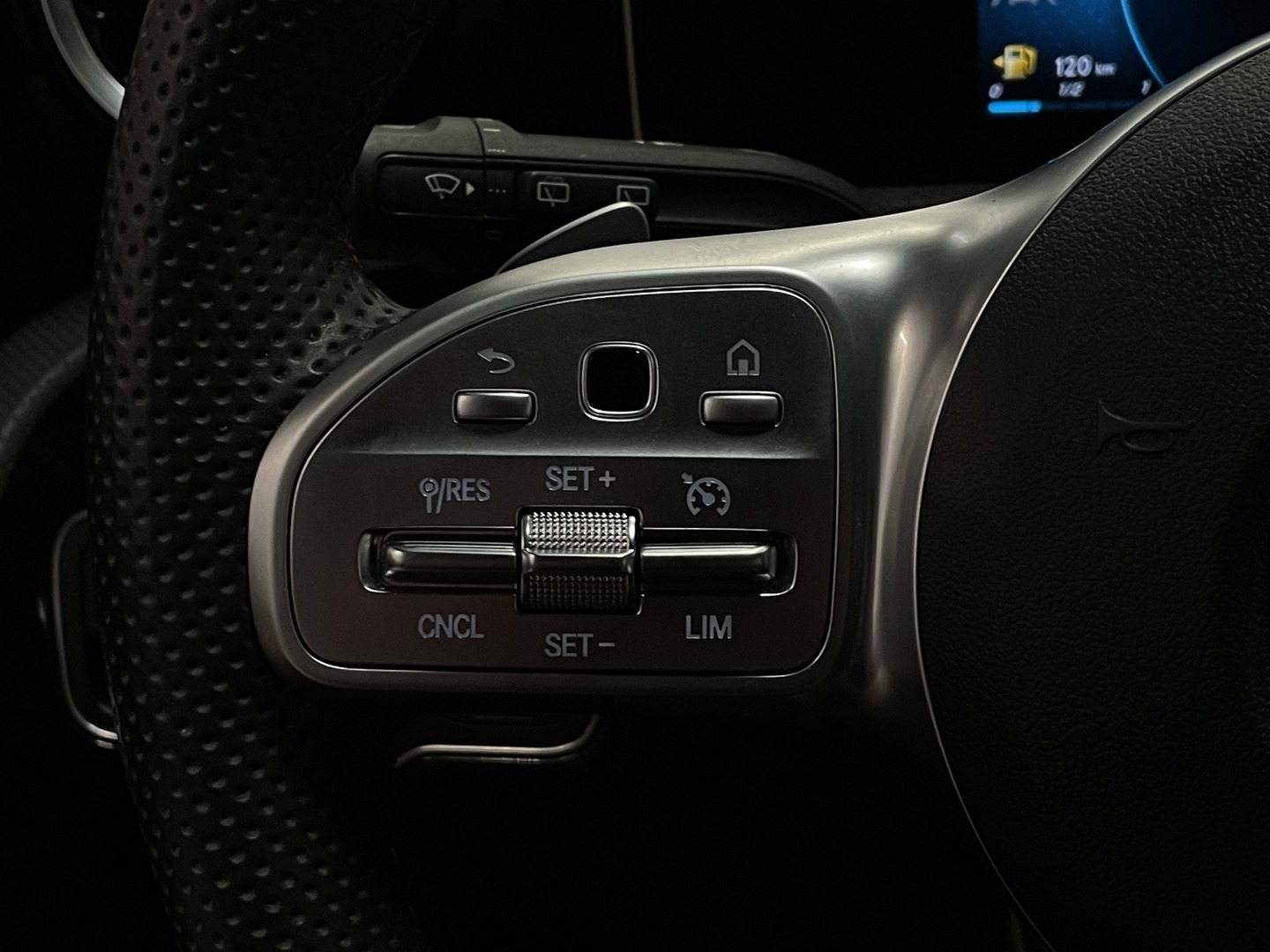 MERCEDES-BENZ A 2020