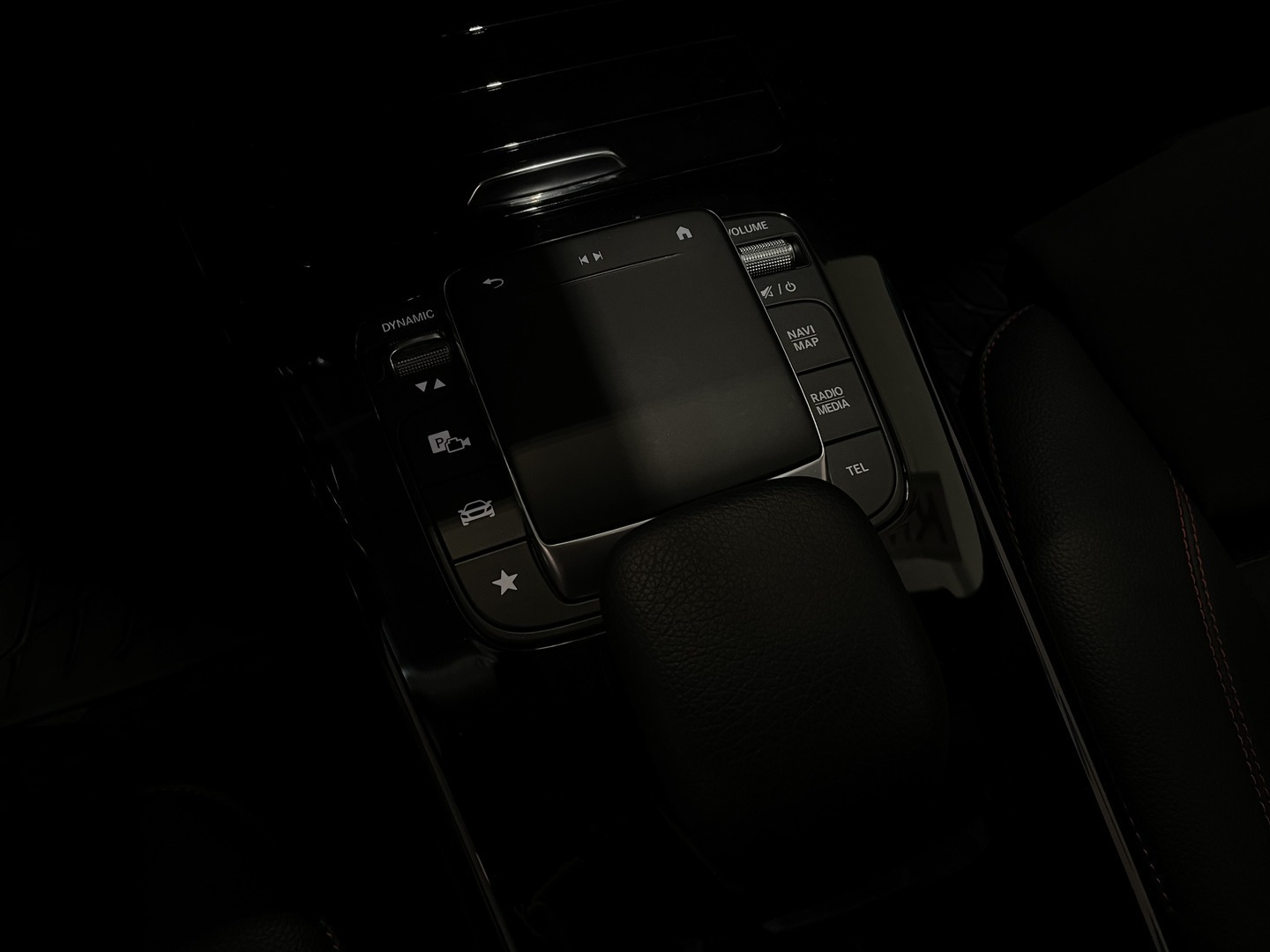 MERCEDES-BENZ A 2020