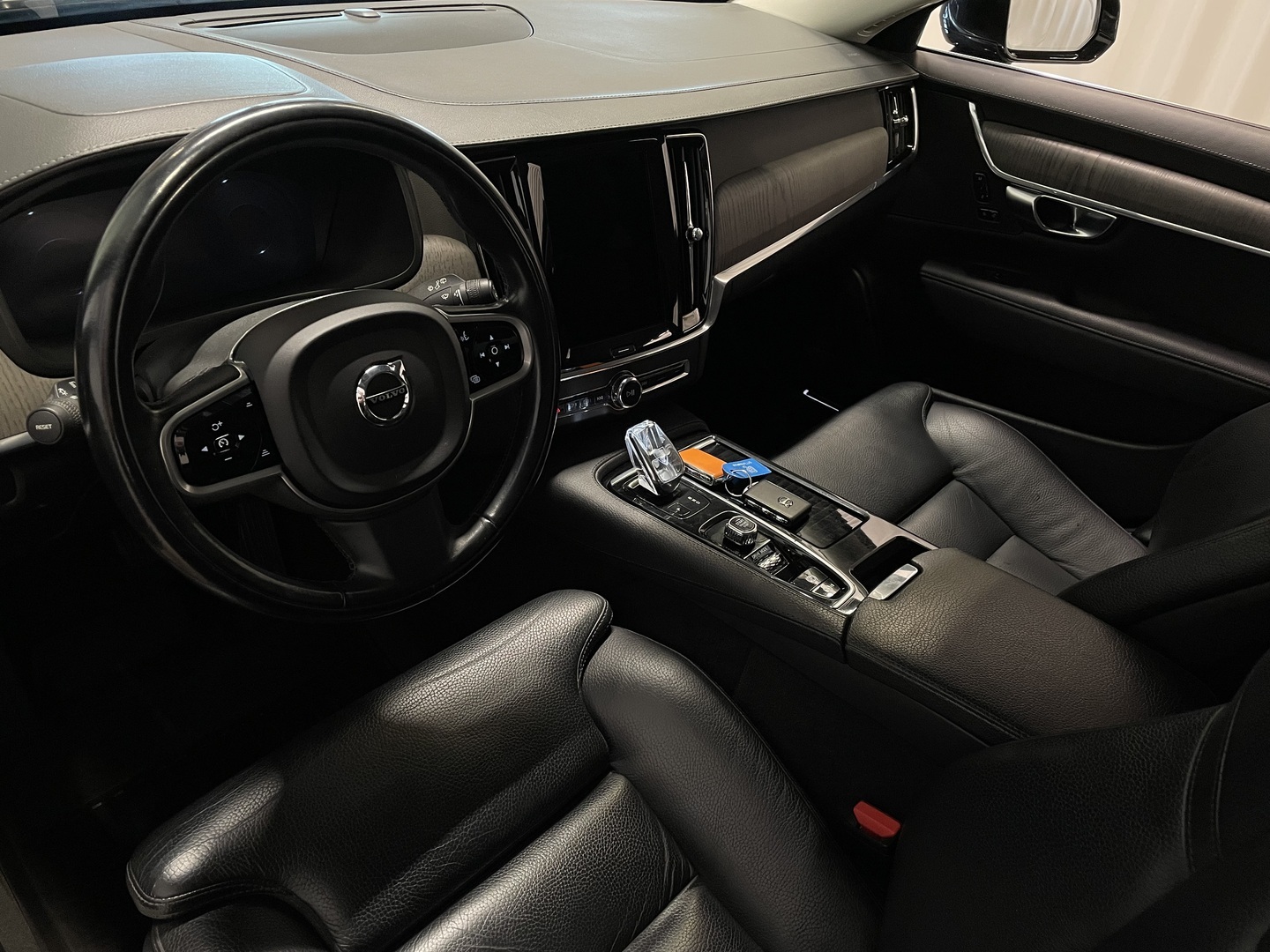 VOLVO V90 2021