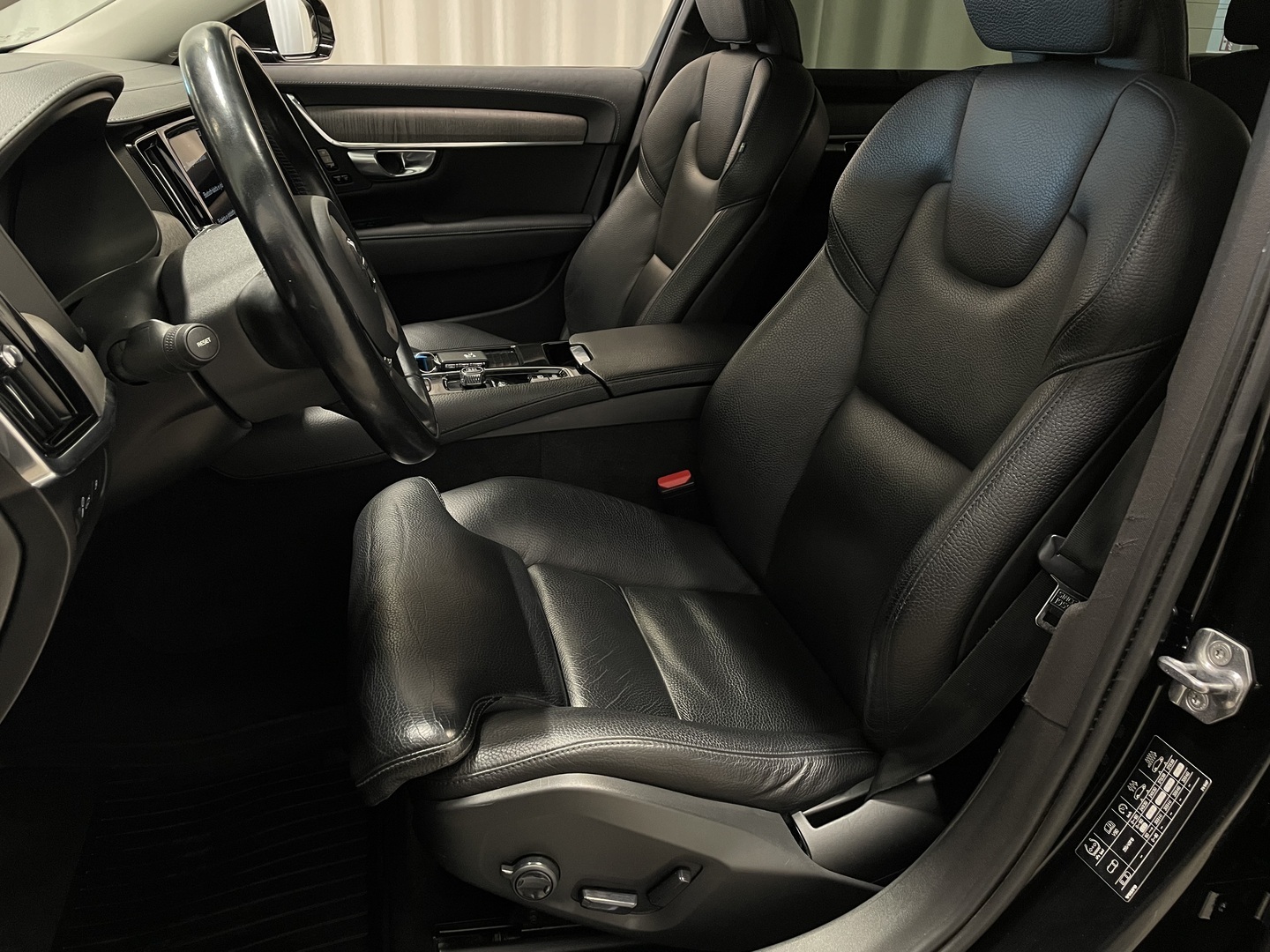VOLVO V90 2021