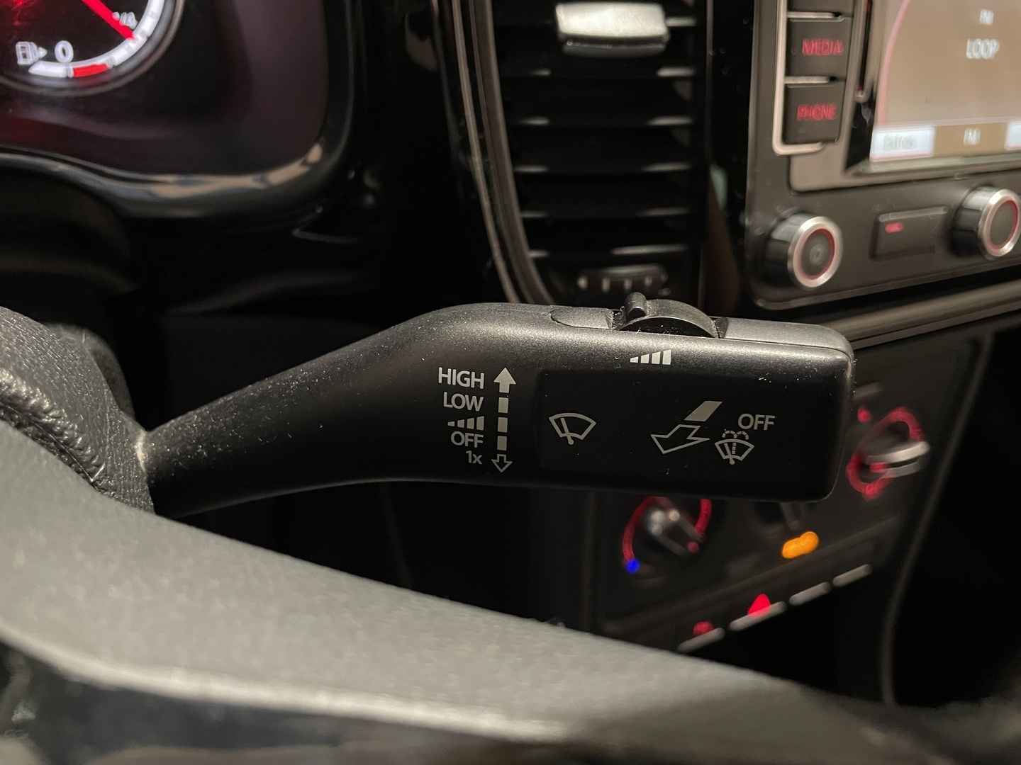 VOLKSWAGEN Beetle 2012