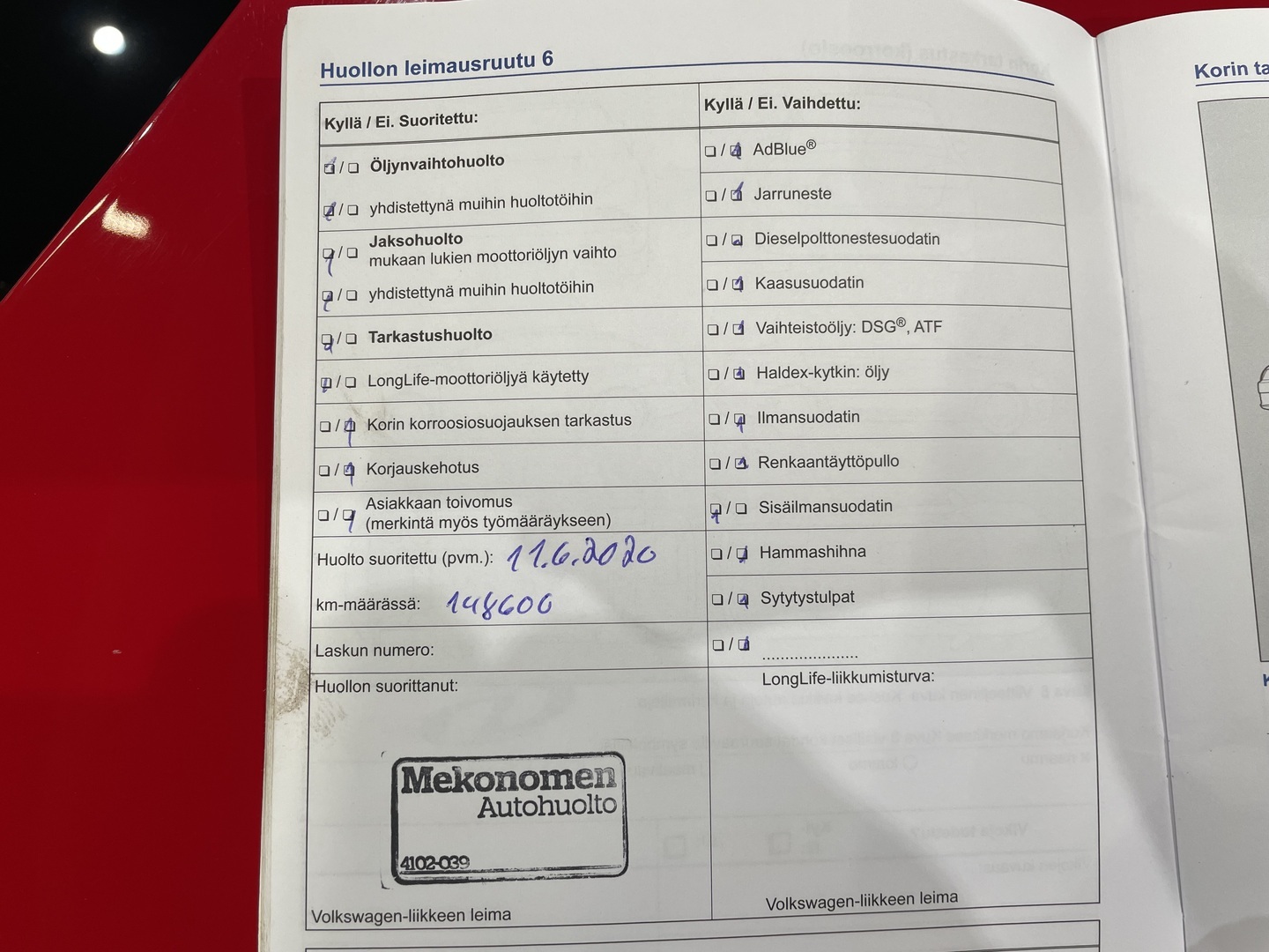 VOLKSWAGEN Beetle 2012