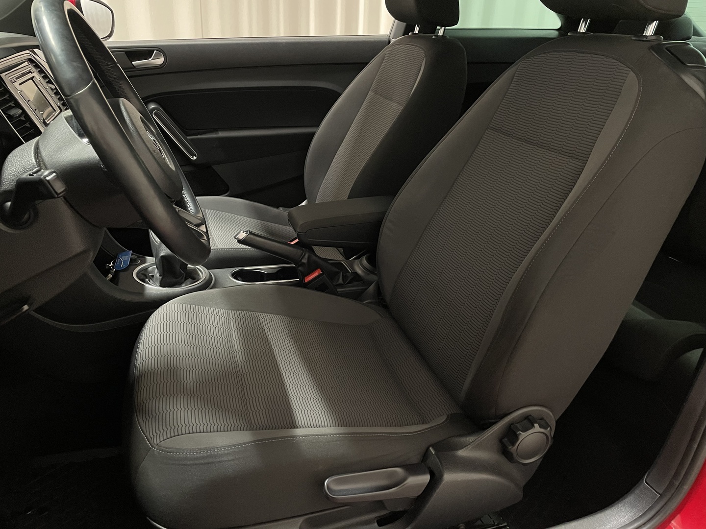 VOLKSWAGEN Beetle 2012