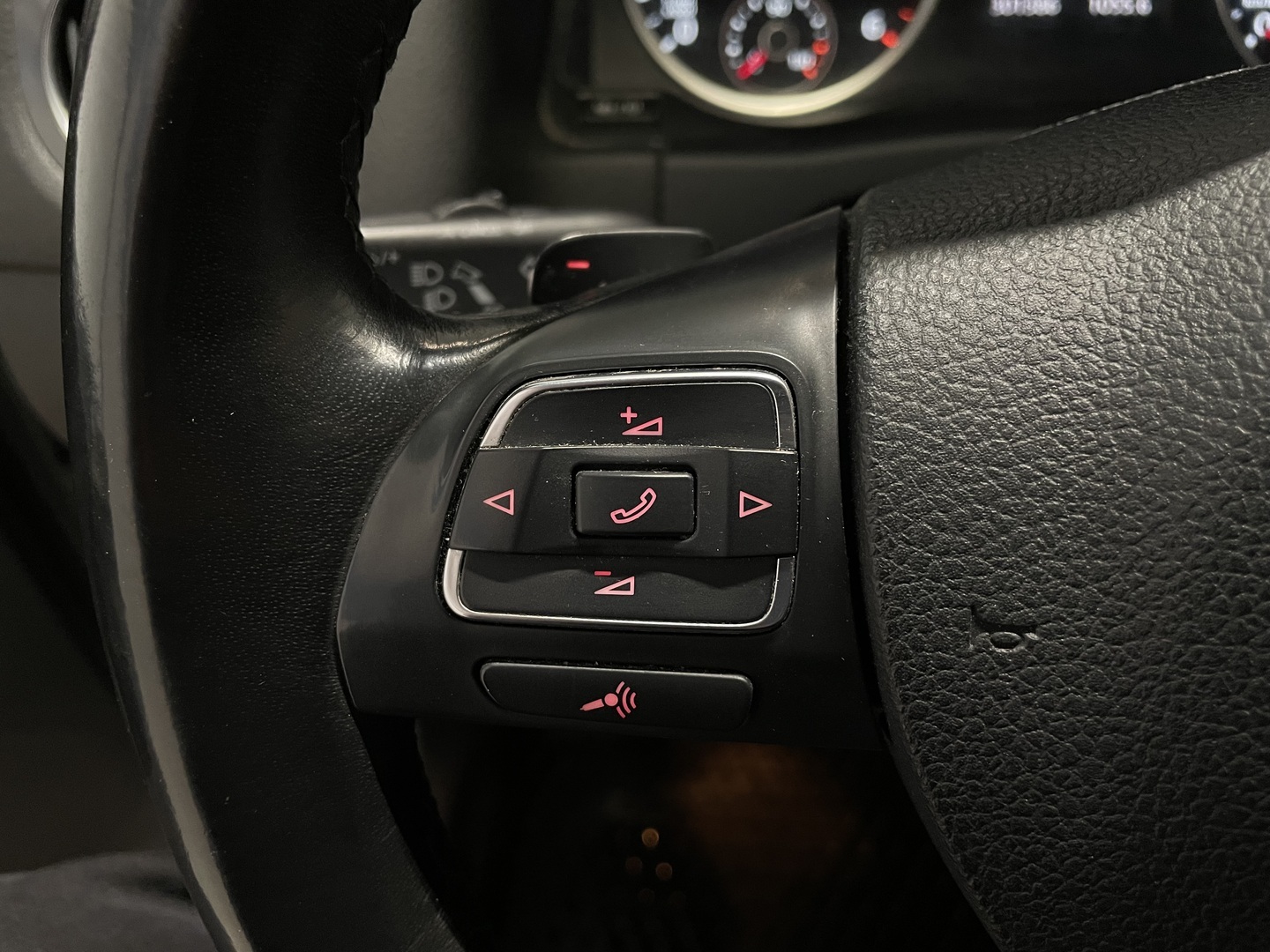 VOLKSWAGEN Tiguan 2014