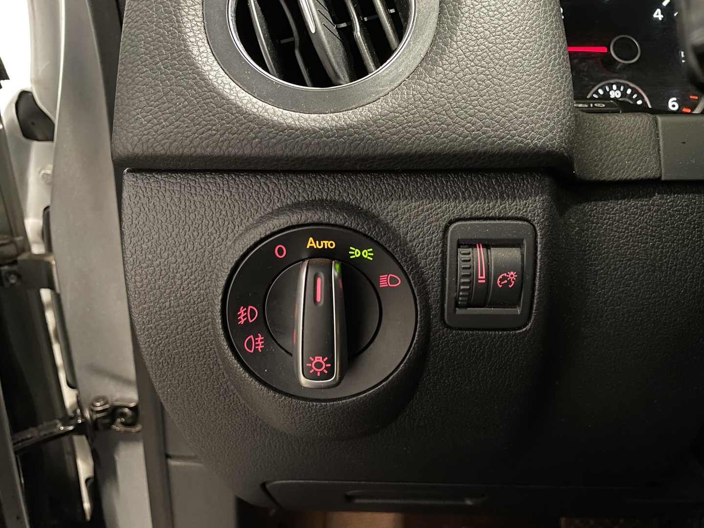 VOLKSWAGEN Tiguan 2014