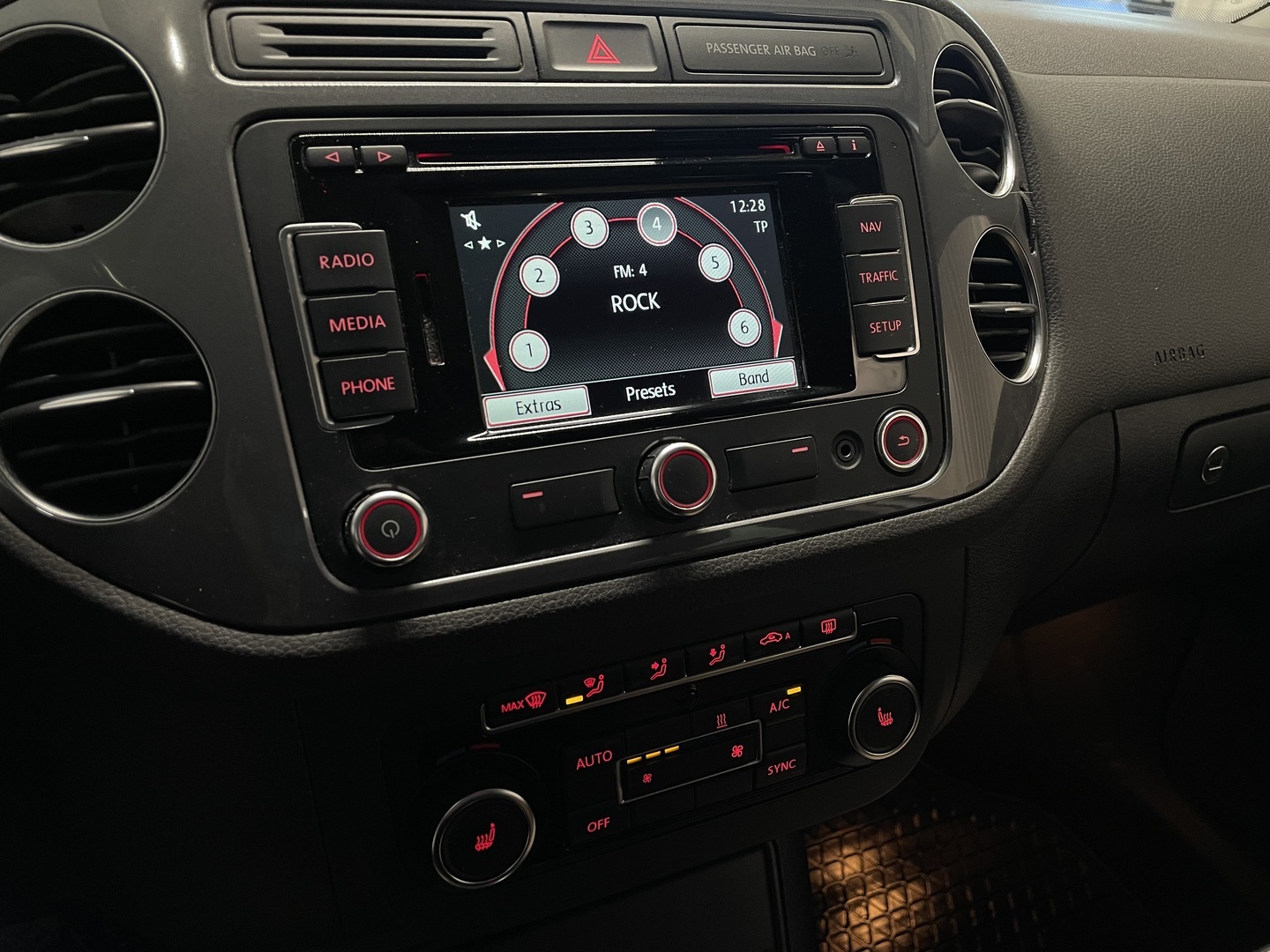 VOLKSWAGEN Tiguan 2014