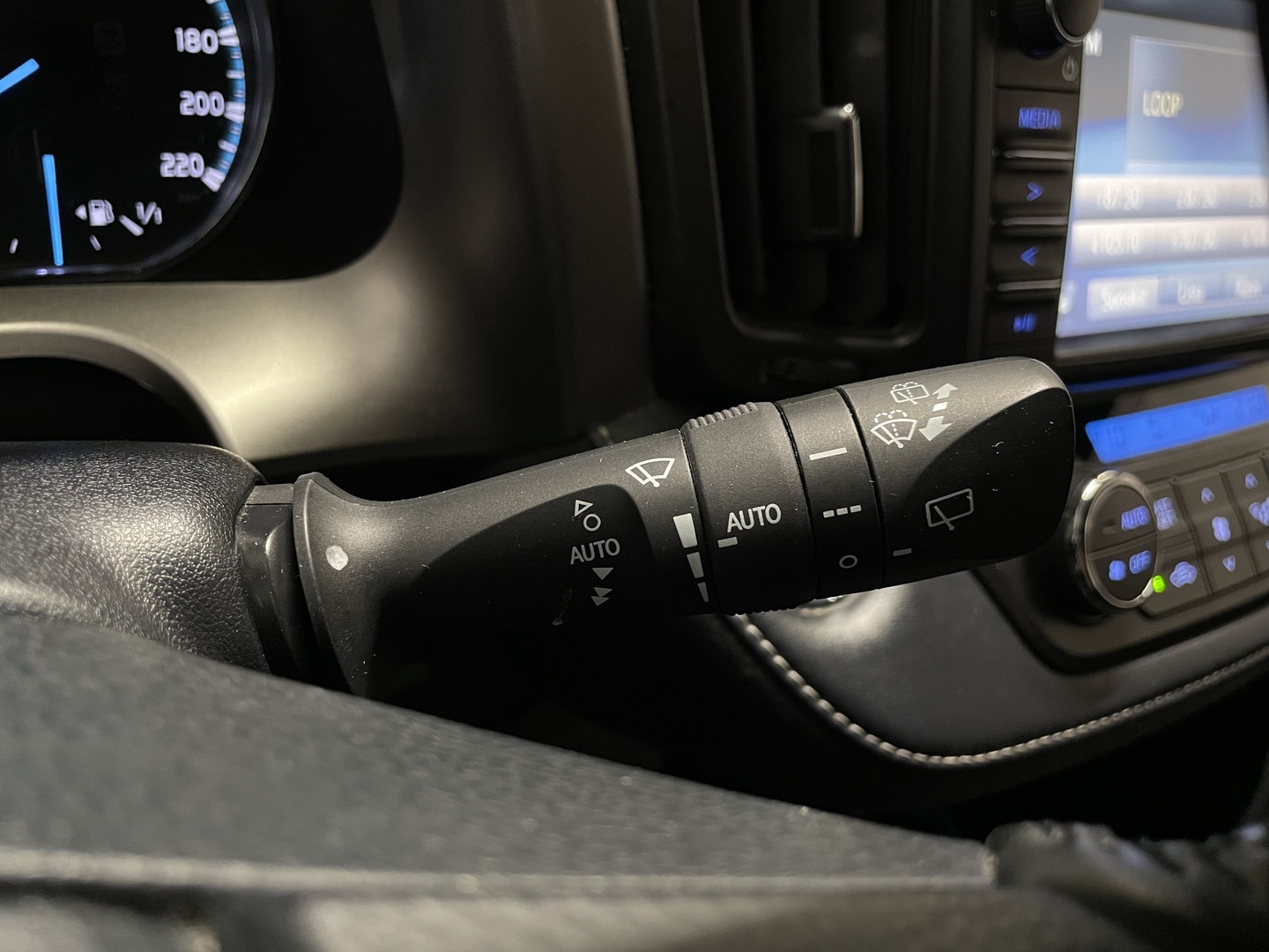 TOYOTA RAV4 2018