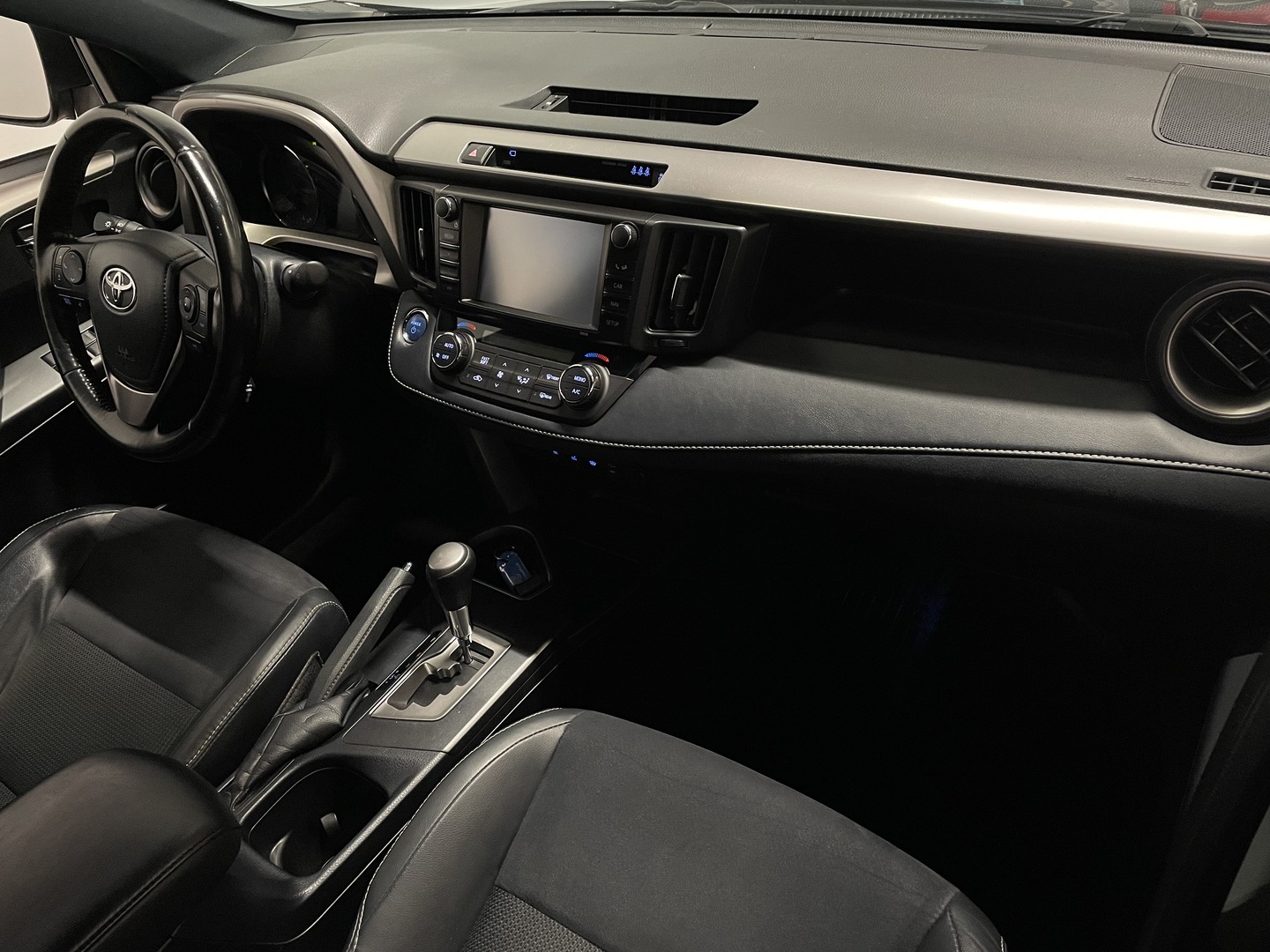 TOYOTA RAV4 2018