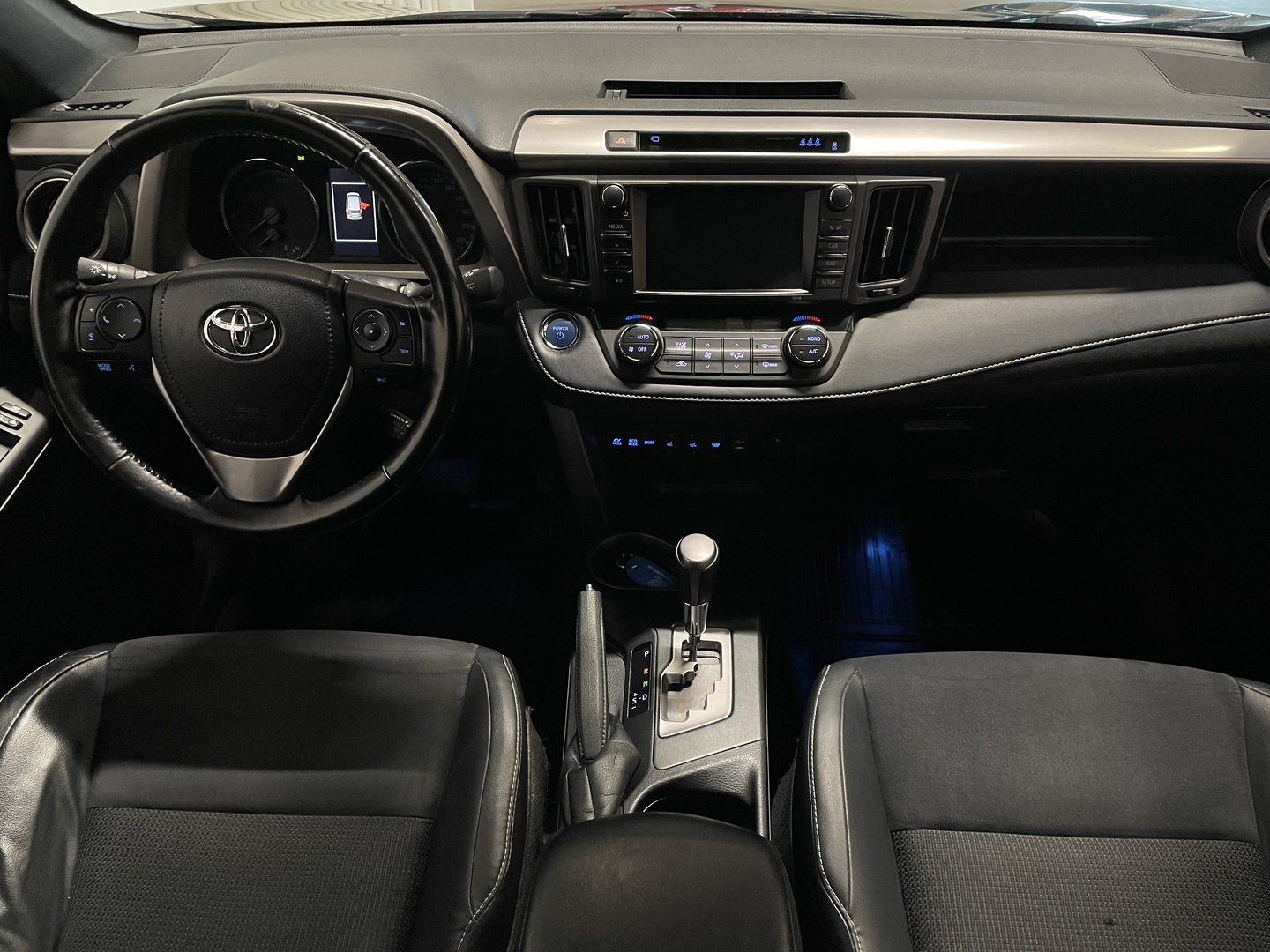 TOYOTA RAV4 2018