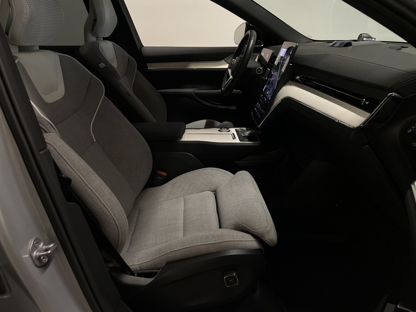 VOLVO EX90 2025