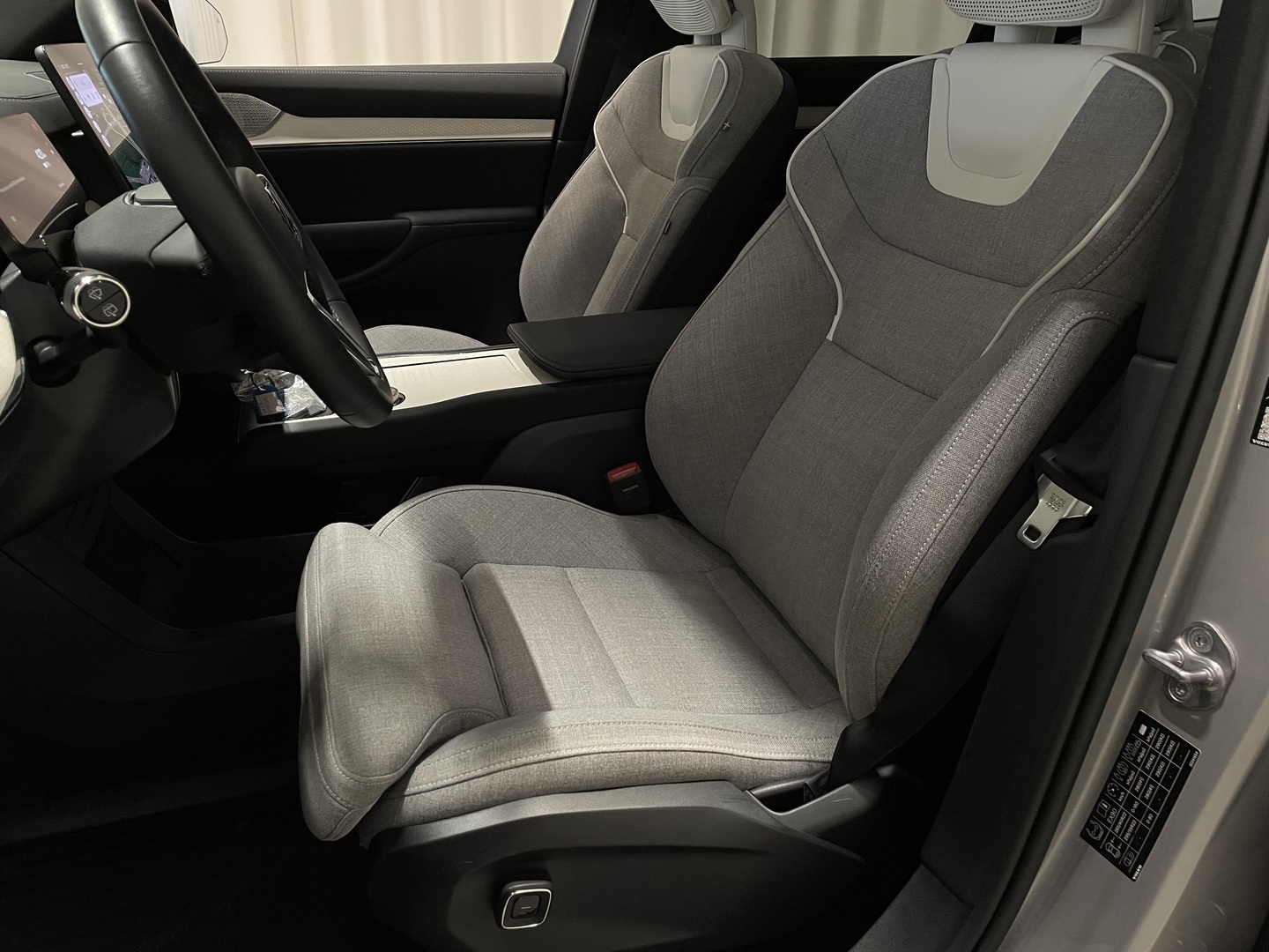 VOLVO EX90 2025