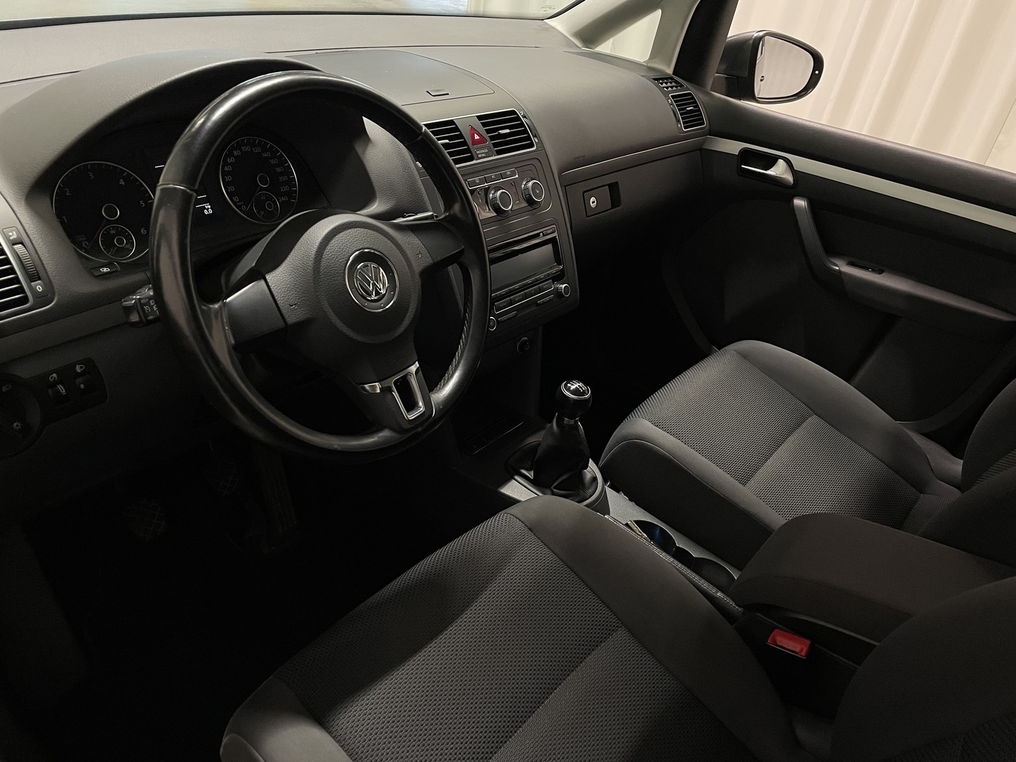 VOLKSWAGEN Touran 2010