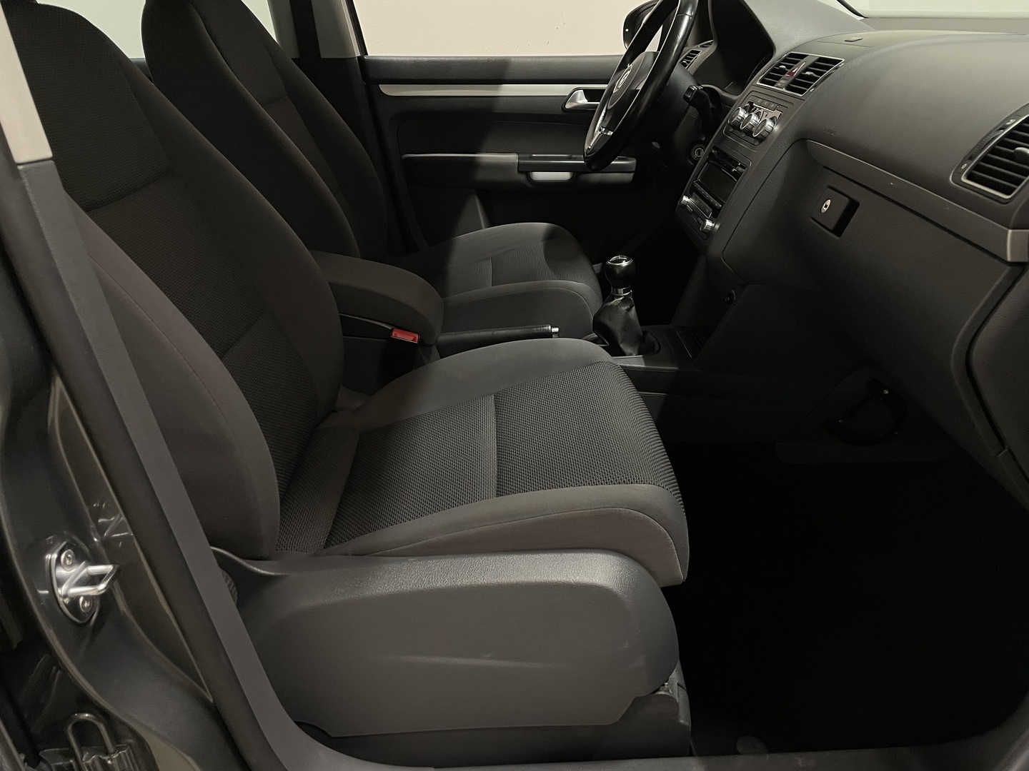 VOLKSWAGEN Touran 2010