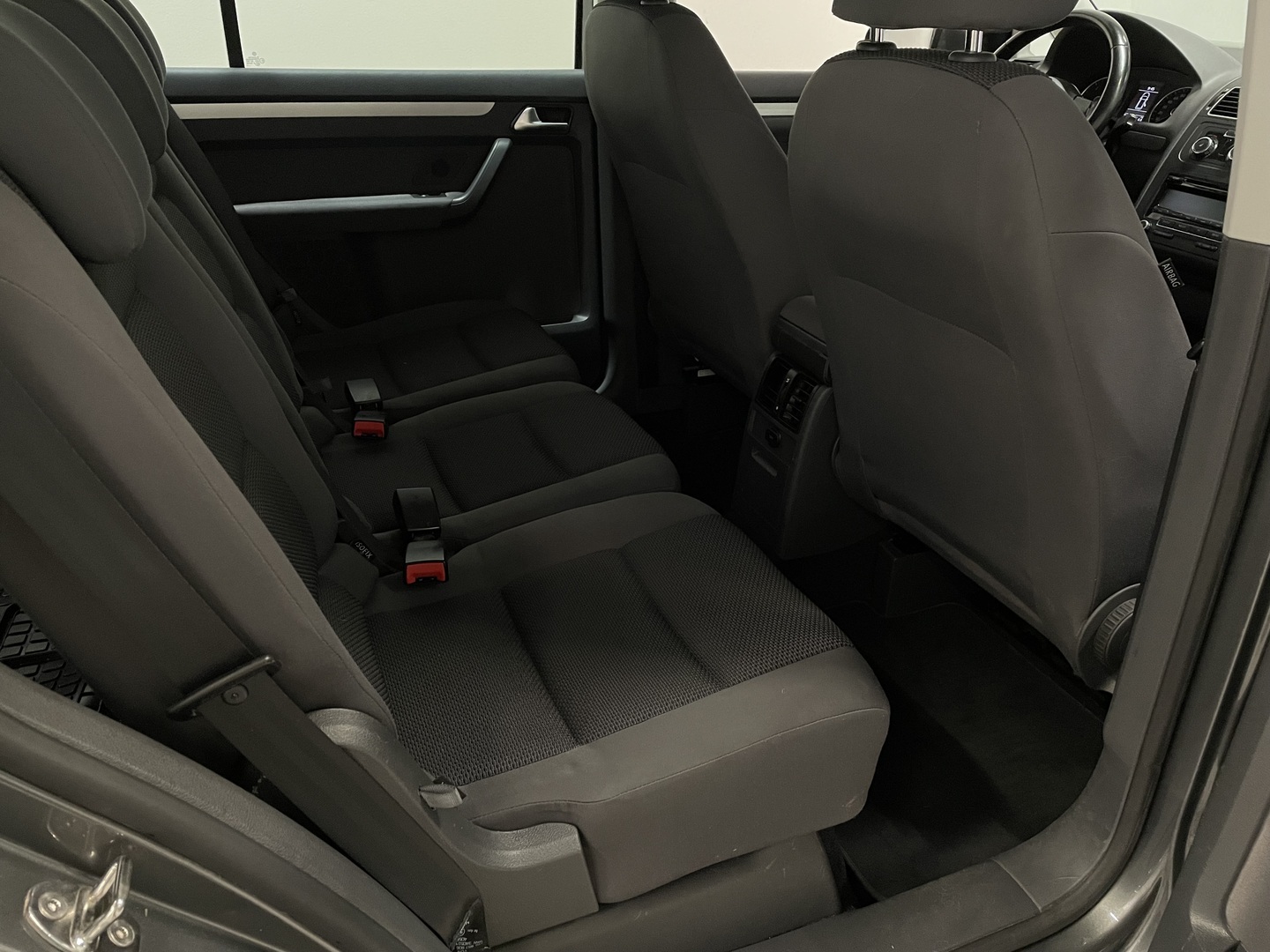 VOLKSWAGEN Touran 2010