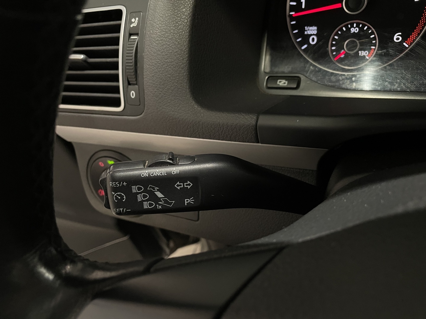 VOLKSWAGEN Touran 2010