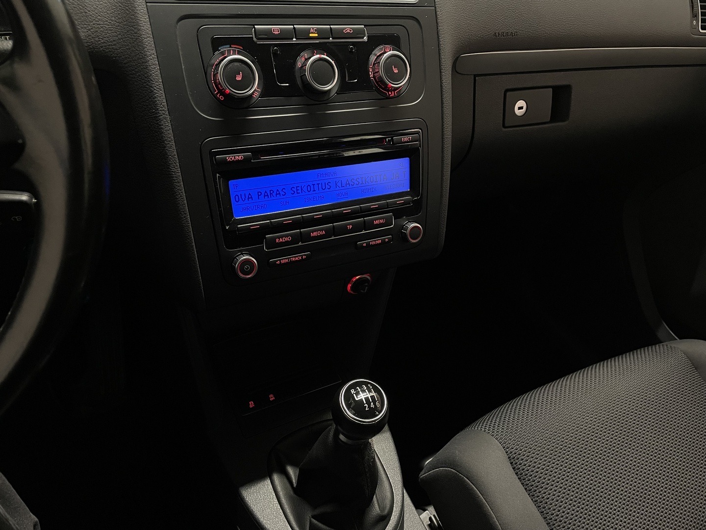 VOLKSWAGEN Touran 2010