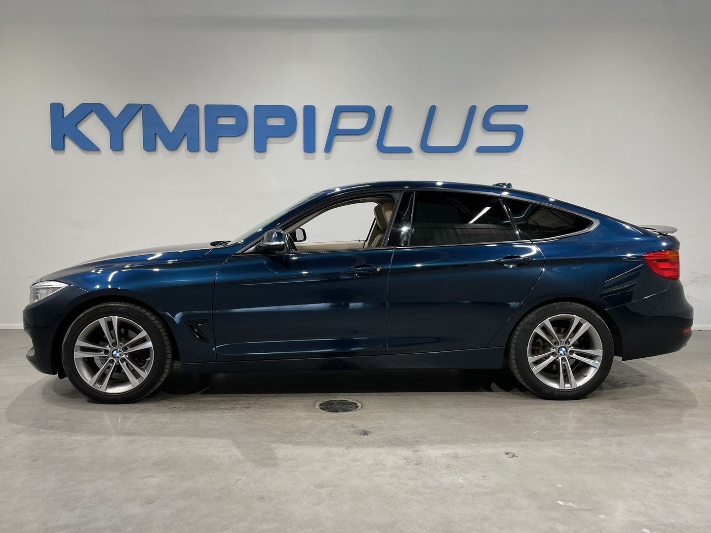 BMW 320 Gran Turismo 2016