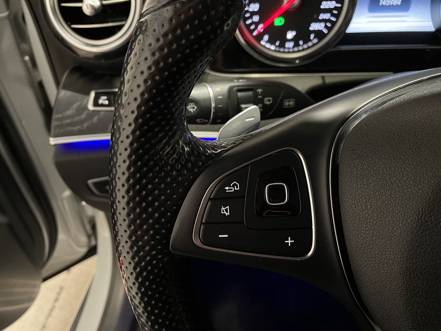 MERCEDES-BENZ E 2017