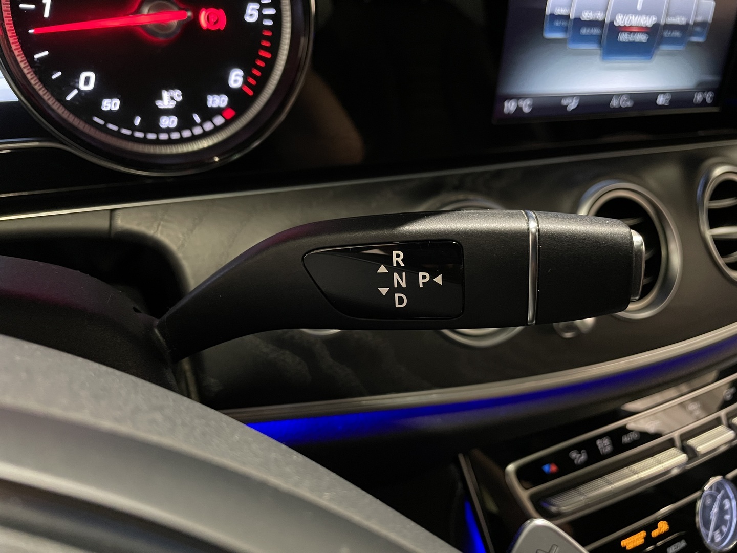 MERCEDES-BENZ E 2017