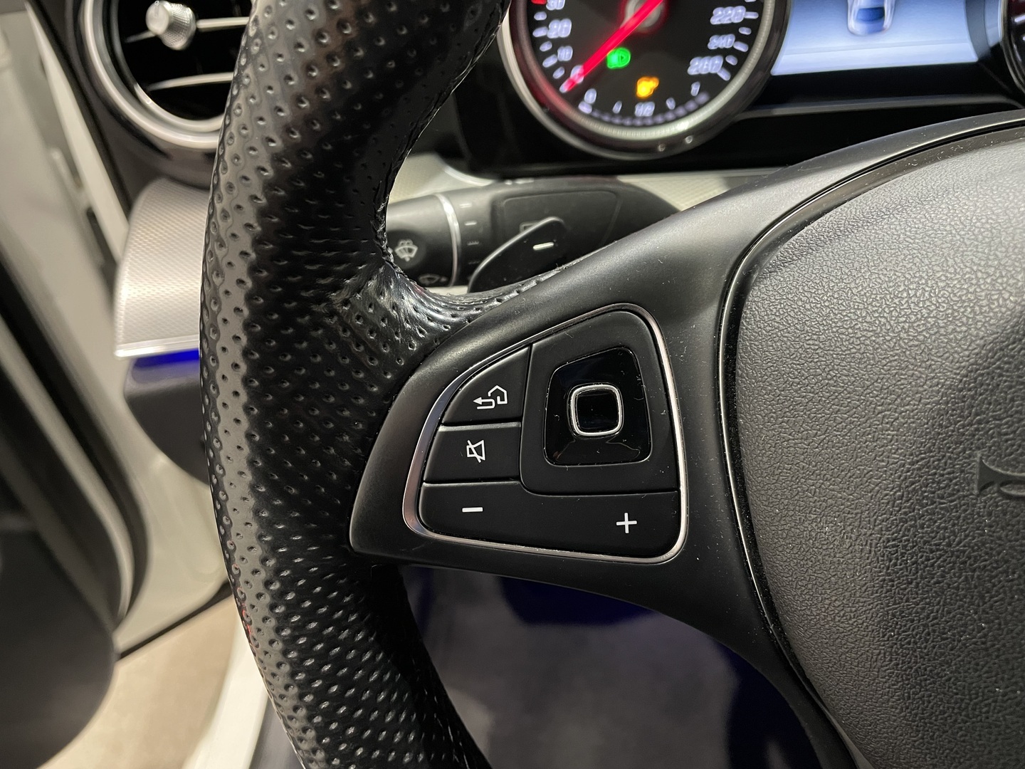 MERCEDES-BENZ E 2016