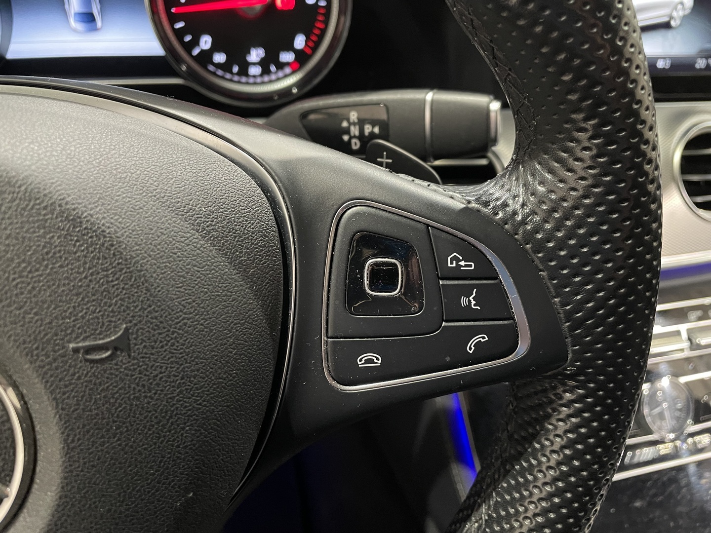 MERCEDES-BENZ E 2016