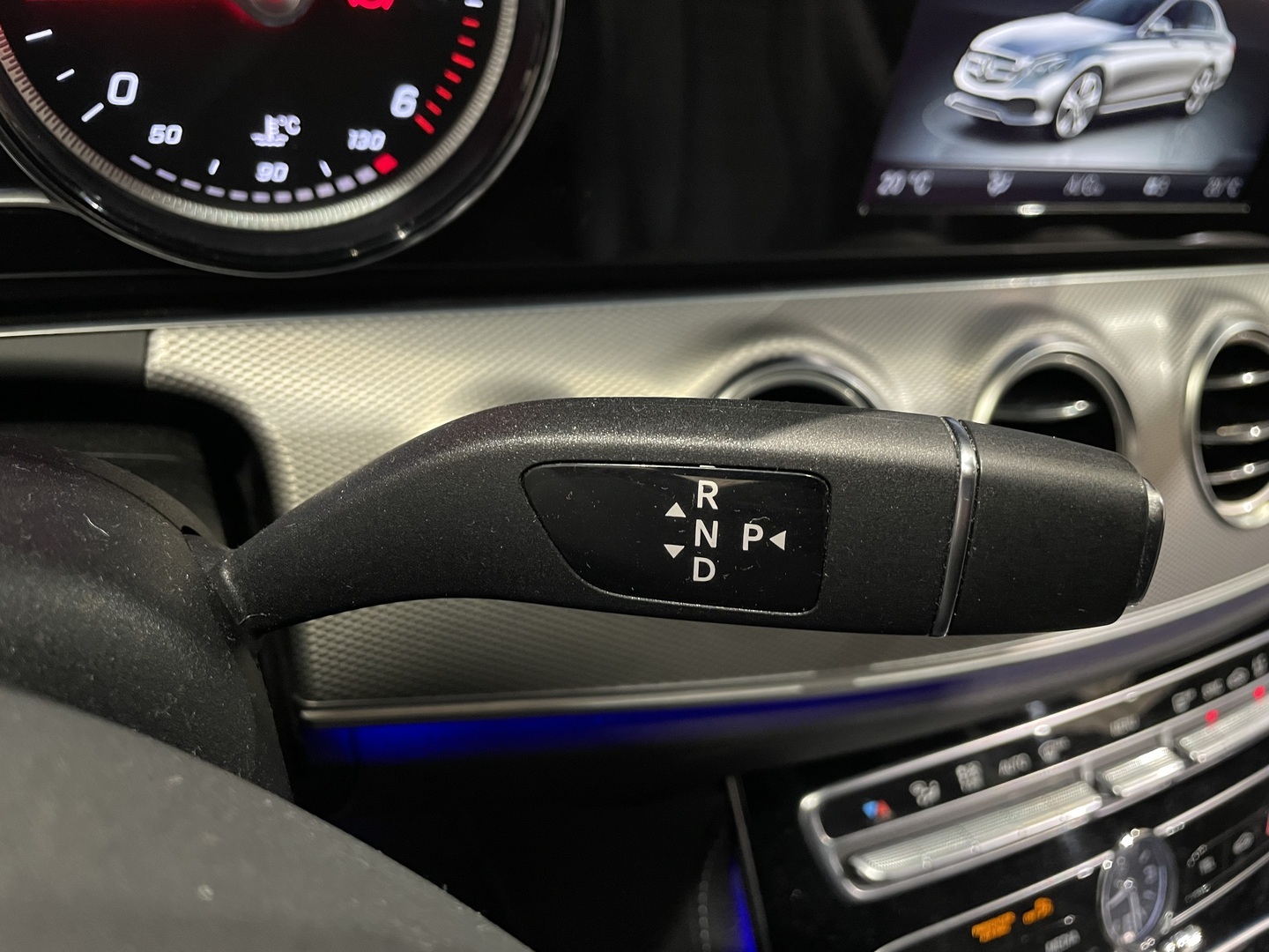 MERCEDES-BENZ E 2016