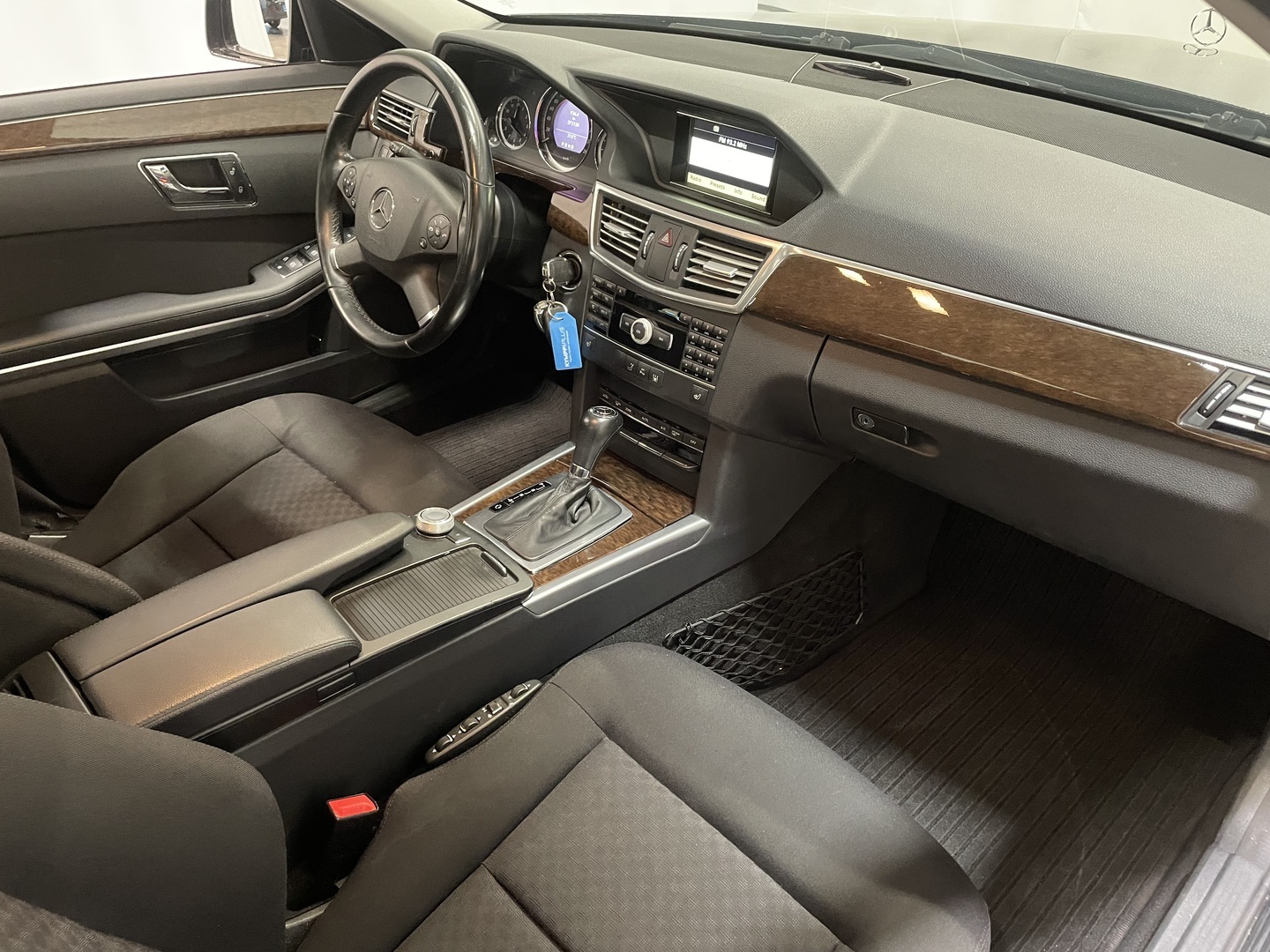 MERCEDES-BENZ E 2010